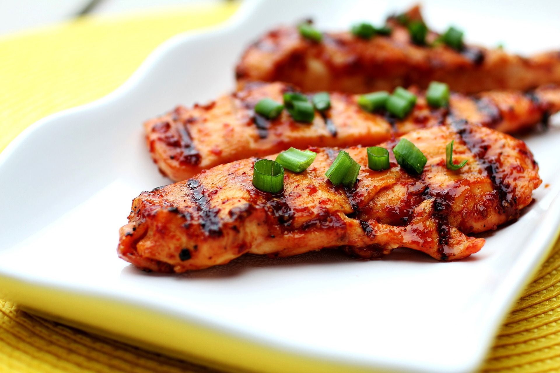 Pollo de máxima calidad en nuestros platos rumanos Pollo de máxima calidad en nuestros platos rumanos