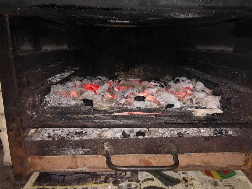Cocinamos a fuego lento para aumentar el sabor de nuestras carnes Cocinamos a fuego lento para aumentar el sabor de nuestras carnes