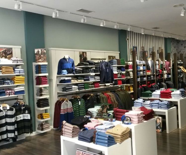 Estanterías para tienda de ropa