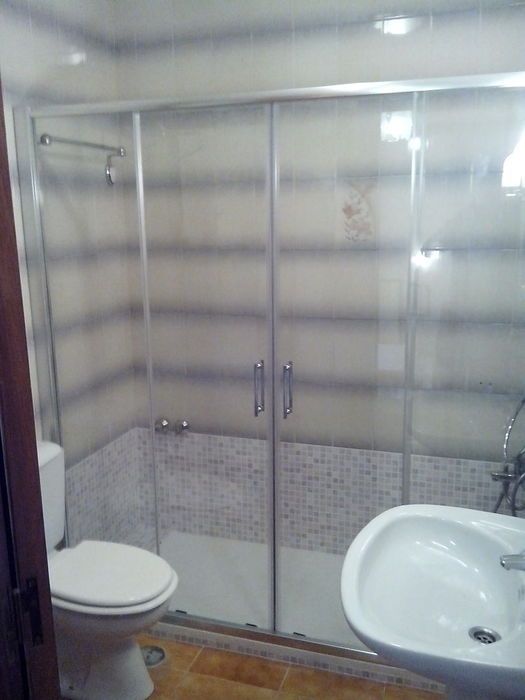Mamparas y frentes de baño: Servicios de Aluminios y PVC La Raya Mamparas y frentes de baño: Servicios de Aluminios y PVC La Raya