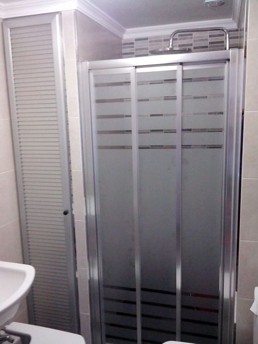 Mamparas y frentes de baño: Servicios de Aluminios y PVC La Raya Mamparas y frentes de baño: Servicios de Aluminios y PVC La Raya