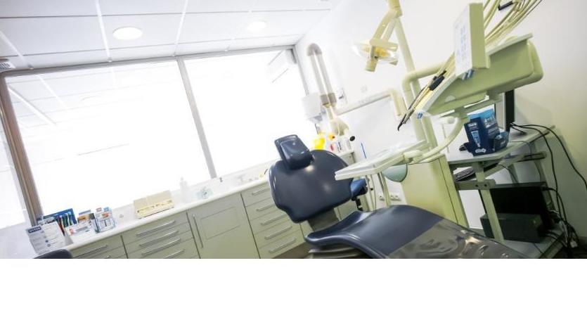 CLÍNICA DENTAL CIURANA EN CASTELLDEFELS, PROFESIONALES EN CONTÍNUA FORMACIÓN