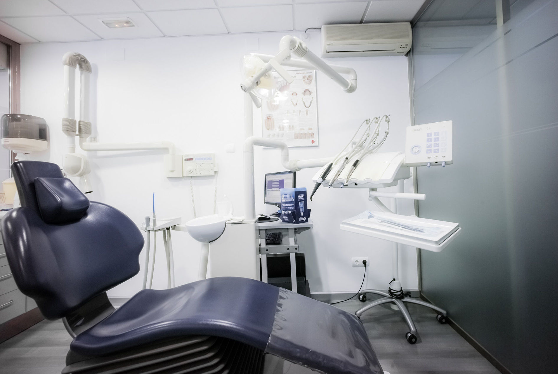 CLÍNICA DENTAL CIURANA CASTELLDEFELS, EQUIPOS ADAPTADOS A NUESTRAS ESPECIALIZACIONES DE ORTODONCIA Y ORTOPEDIATRÍA