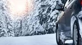 Conducir con nieve: consejos para saber preparar el coche y cómo reaccionar si nos pilla la nevada }}