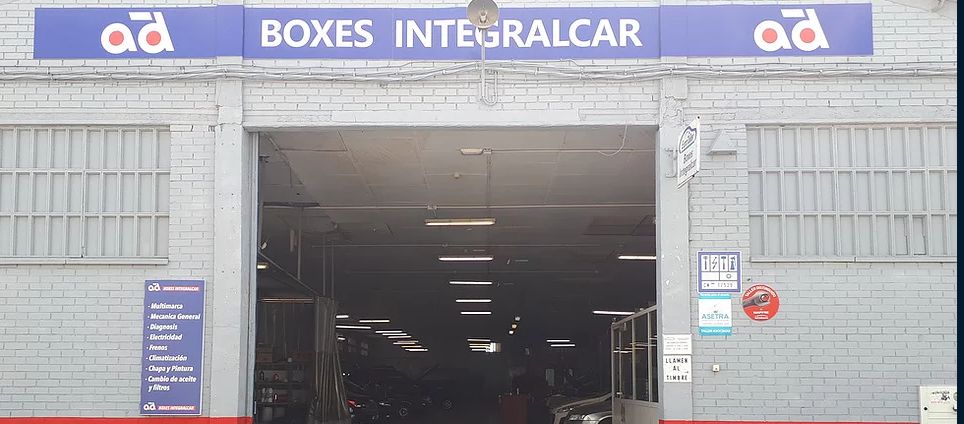 Entrada taller Boxes Integralcar en Humanes