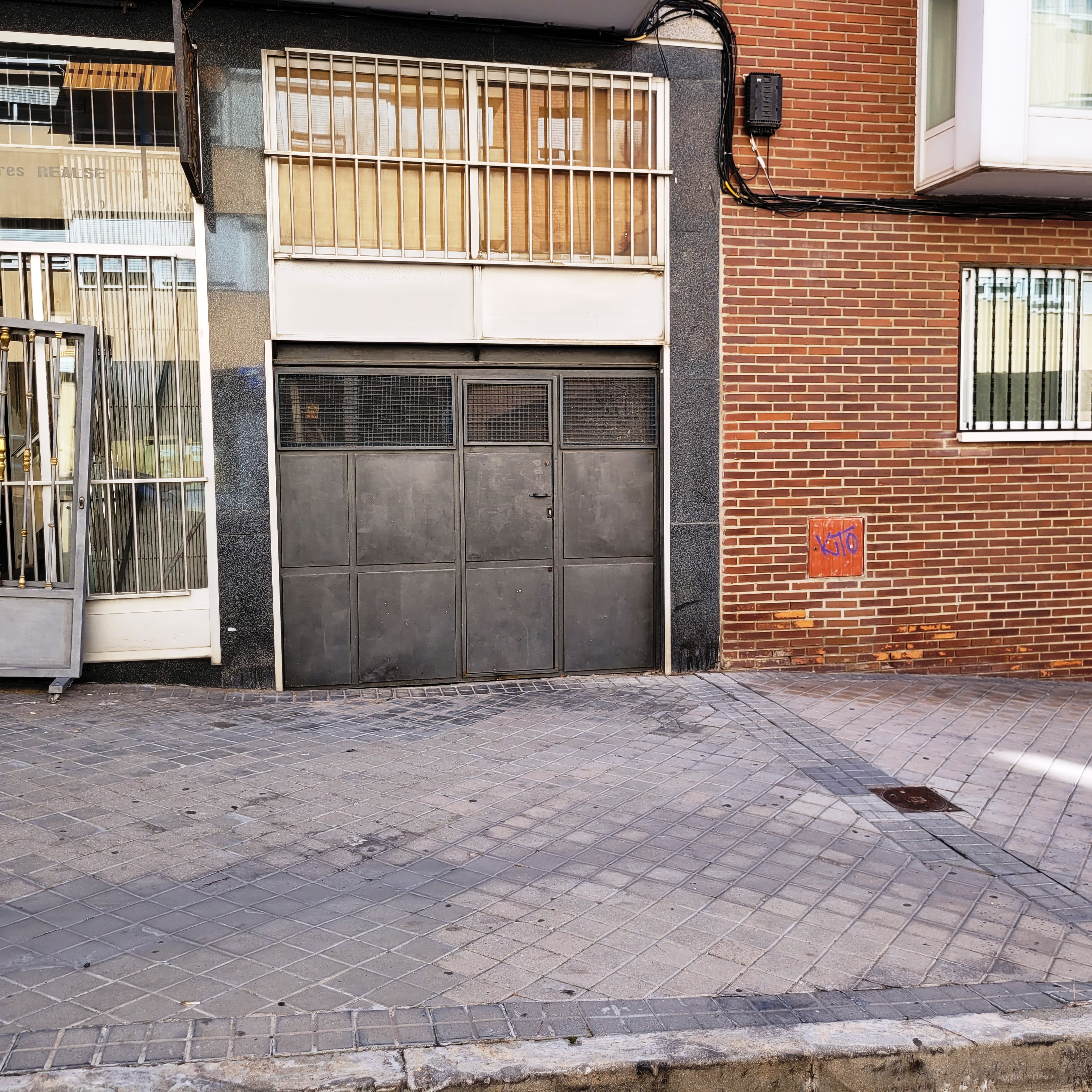 Local en Alquiler en Entrevías. Sótano con entrada directa desde la calle.: de Vicente Palau Jiménez - Agente Inmobiliario Local en Alquiler en Entrevías. Sótano con entrada directa desde la calle.: de Vicente Palau Jiménez - Agente Inmobiliario