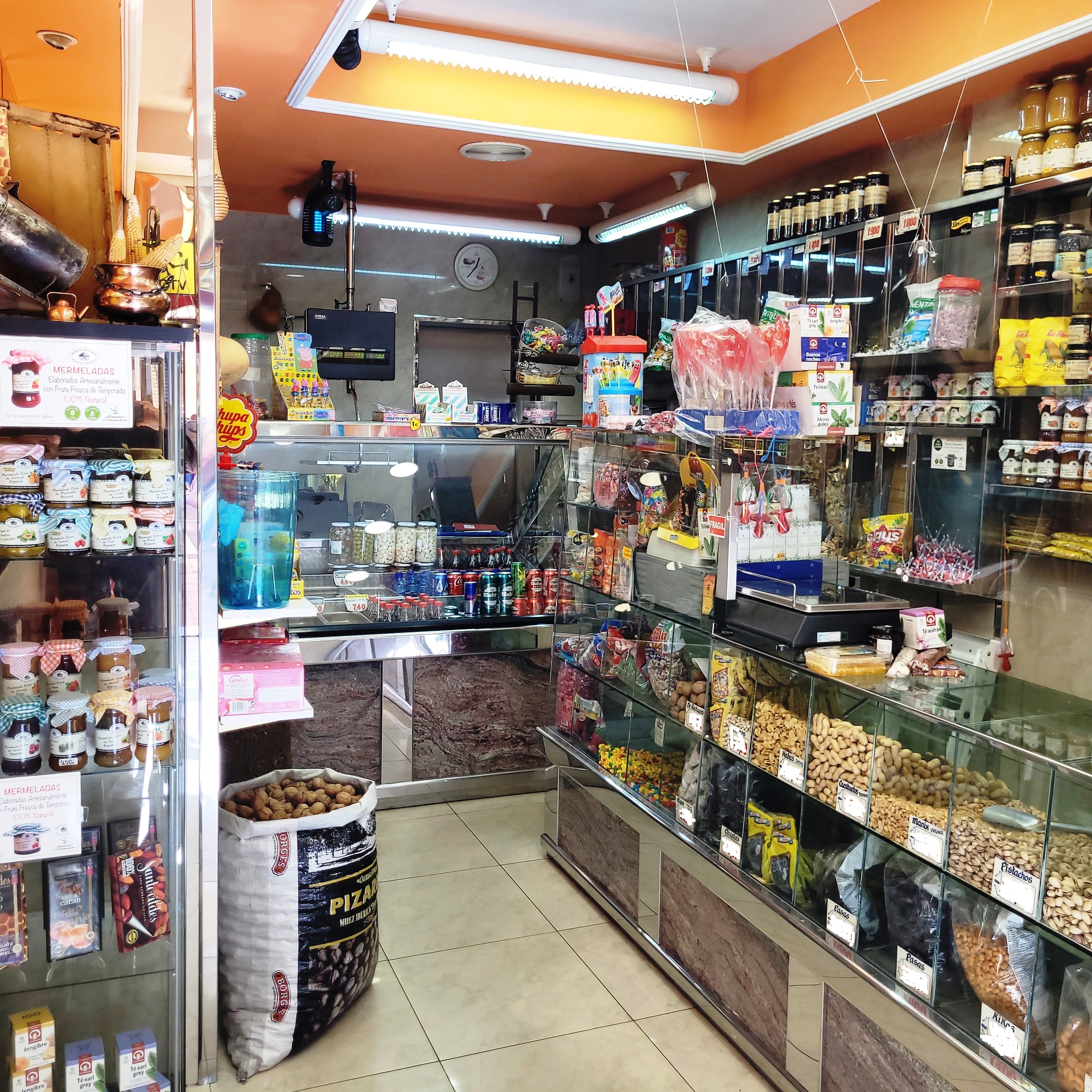 Local comercial en calle de la Oca, 62 m² en 2 plantas. Escaparate de 3m.: de Vicente Palau Jiménez - Agente Inmobiliario Local comercial en calle de la Oca, 62 m² en 2 plantas. Escaparate de 3m.: de Vicente Palau Jiménez - Agente Inmobiliario