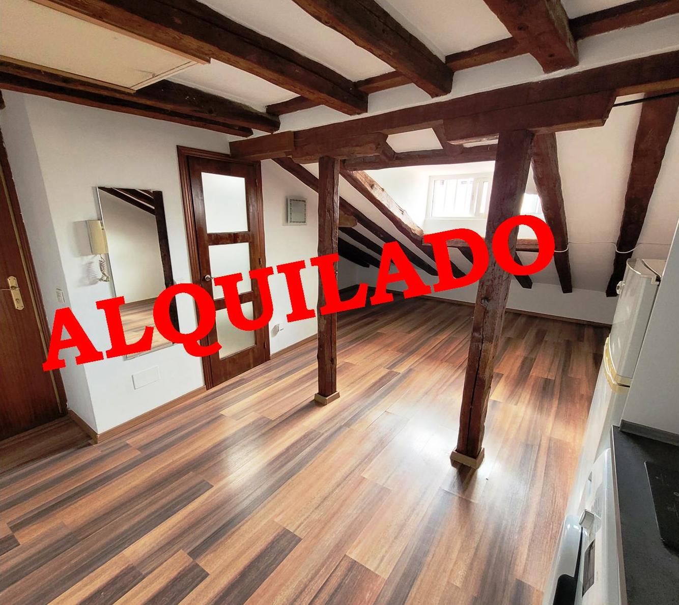 Estupendo estudio abuhardillado en pleno barrio de Chamberí.: de Vicente Palau Jiménez - Agente Inmobiliario Estupendo estudio abuhardillado en pleno barrio de Chamberí.: de Vicente Palau Jiménez - Agente Inmobiliario
