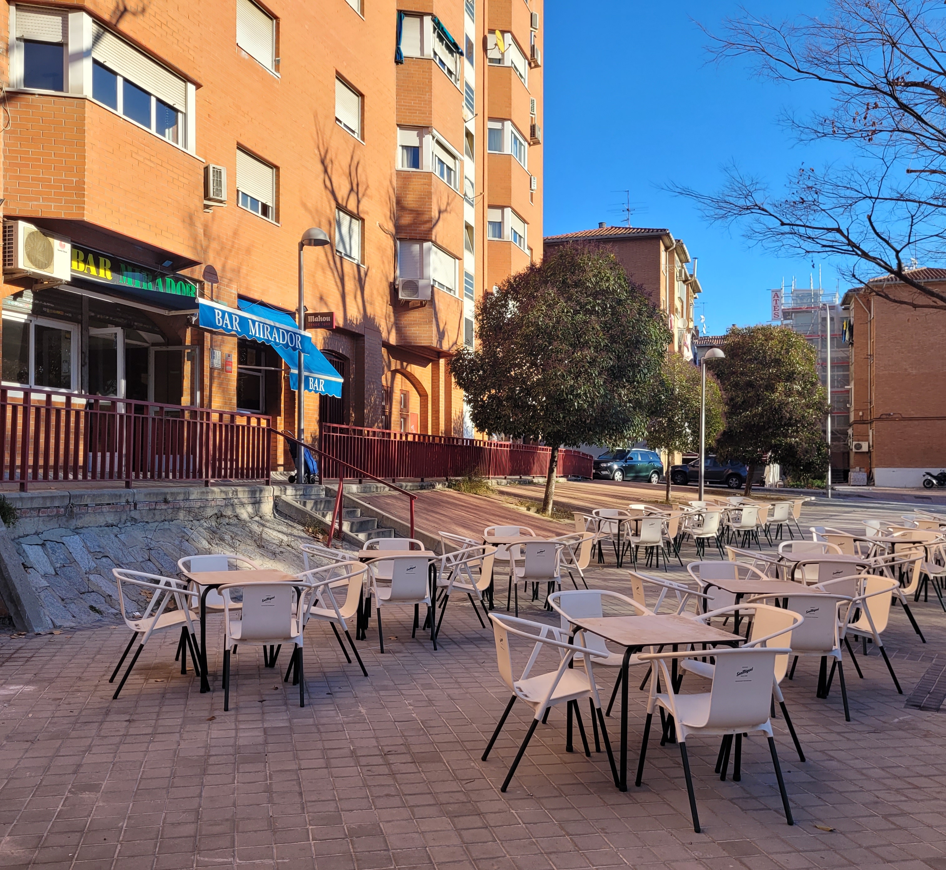 Local con actividad de bar en rentabilidad - 6,5% RBA - 126 m² - Terraza: de Vicente Palau Jiménez - Agente Inmobiliario Local con actividad de bar en rentabilidad - 6,5% RBA - 126 m² - Terraza: de Vicente Palau Jiménez - Agente Inmobiliario