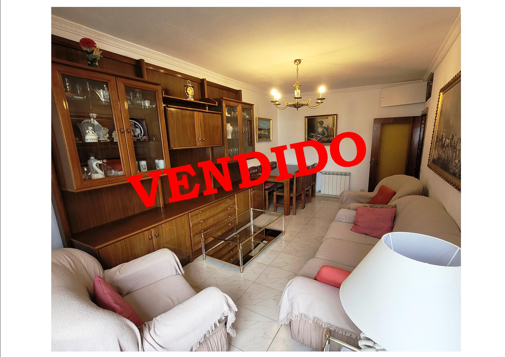 Piso en Pico de Almanzor, 3 habitaciones, cocina, salón, 1 baño. Mucha luz: de Vicente Palau Jiménez - Agente Inmobiliario Piso en Pico de Almanzor, 3 habitaciones, cocina, salón, 1 baño. Mucha luz: de Vicente Palau Jiménez - Agente Inmobiliario