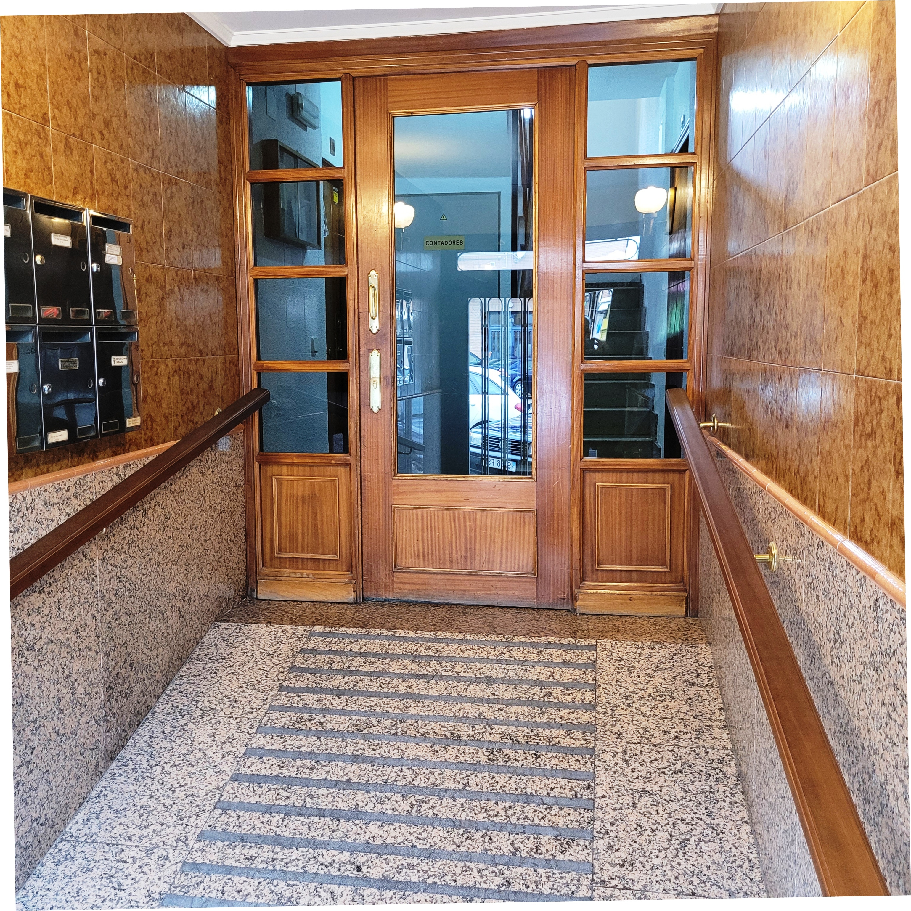 Piso en Pico de Almanzor, 3 habitaciones, cocina, salón, 1 baño. Mucha luz: de Vicente Palau Jiménez - Agente Inmobiliario Piso en Pico de Almanzor, 3 habitaciones, cocina, salón, 1 baño. Mucha luz: de Vicente Palau Jiménez - Agente Inmobiliario