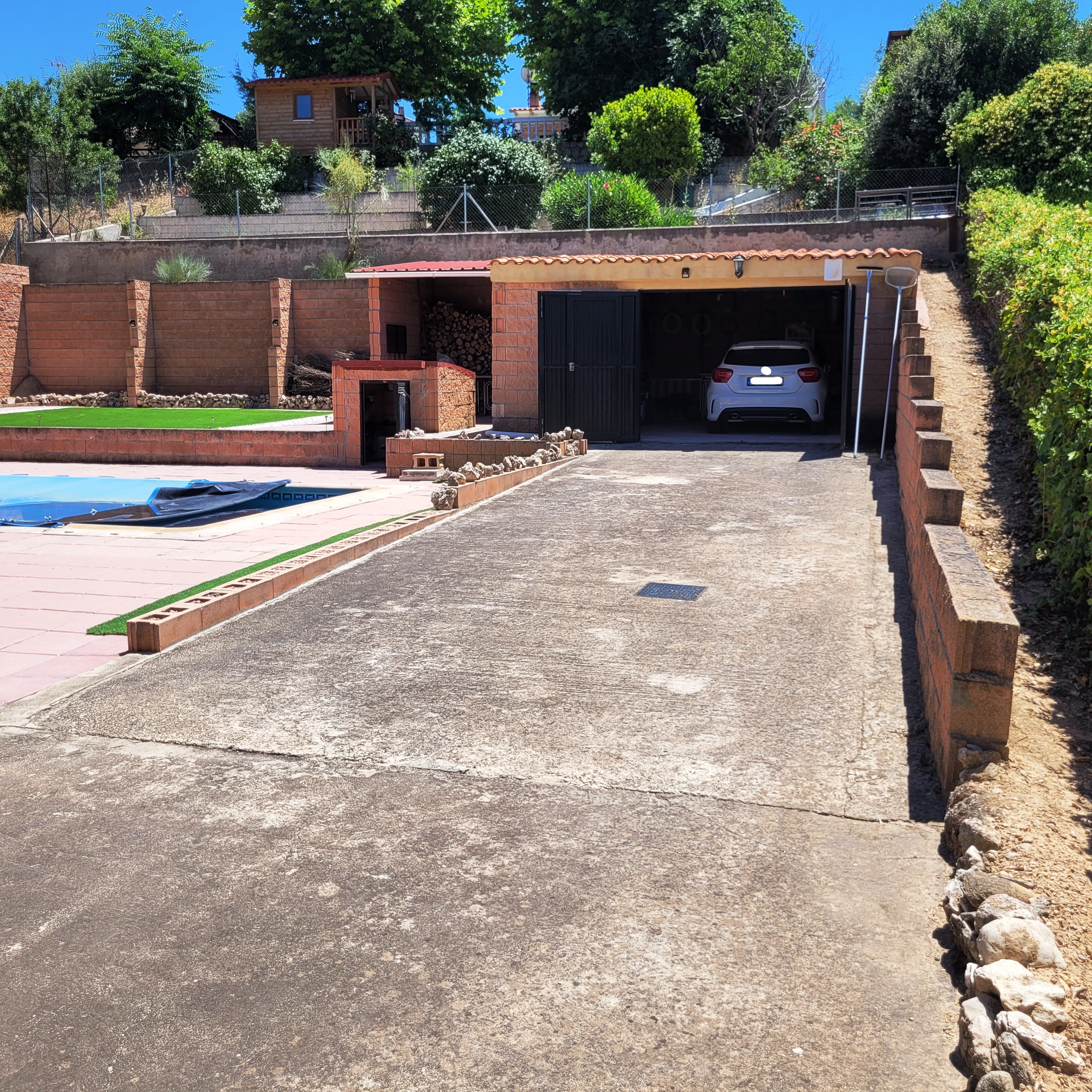 Chalet en la sierra de Altomira, gran parcela con piscina, jardín, barbacoa: de Vicente Palau Jiménez - Agente Inmobiliario Chalet en la sierra de Altomira, gran parcela con piscina, jardín, barbacoa: de Vicente Palau Jiménez - Agente Inmobiliario