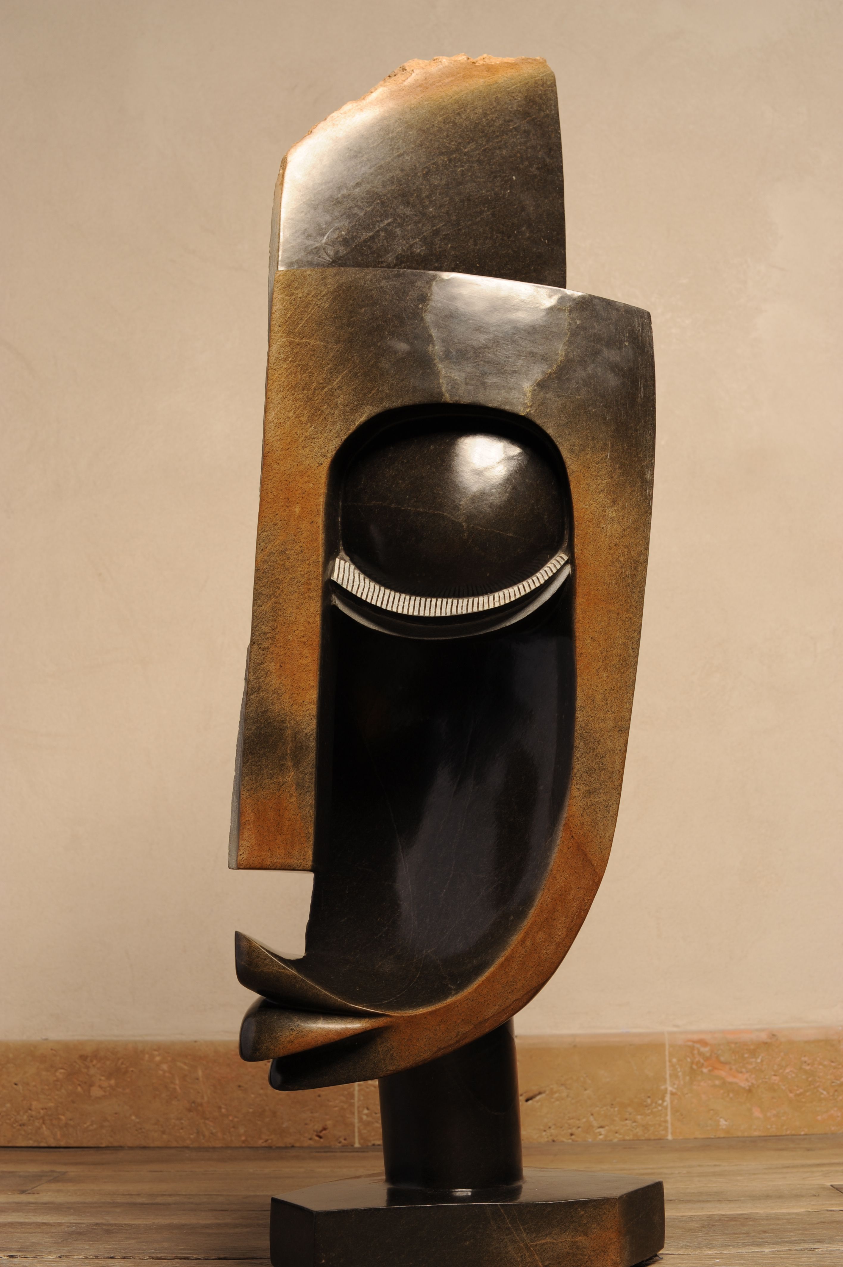 Totem (side), 115 x 55 cm, Amos Supuni Totem (side), 115 x 55 cm, Amos Supuni