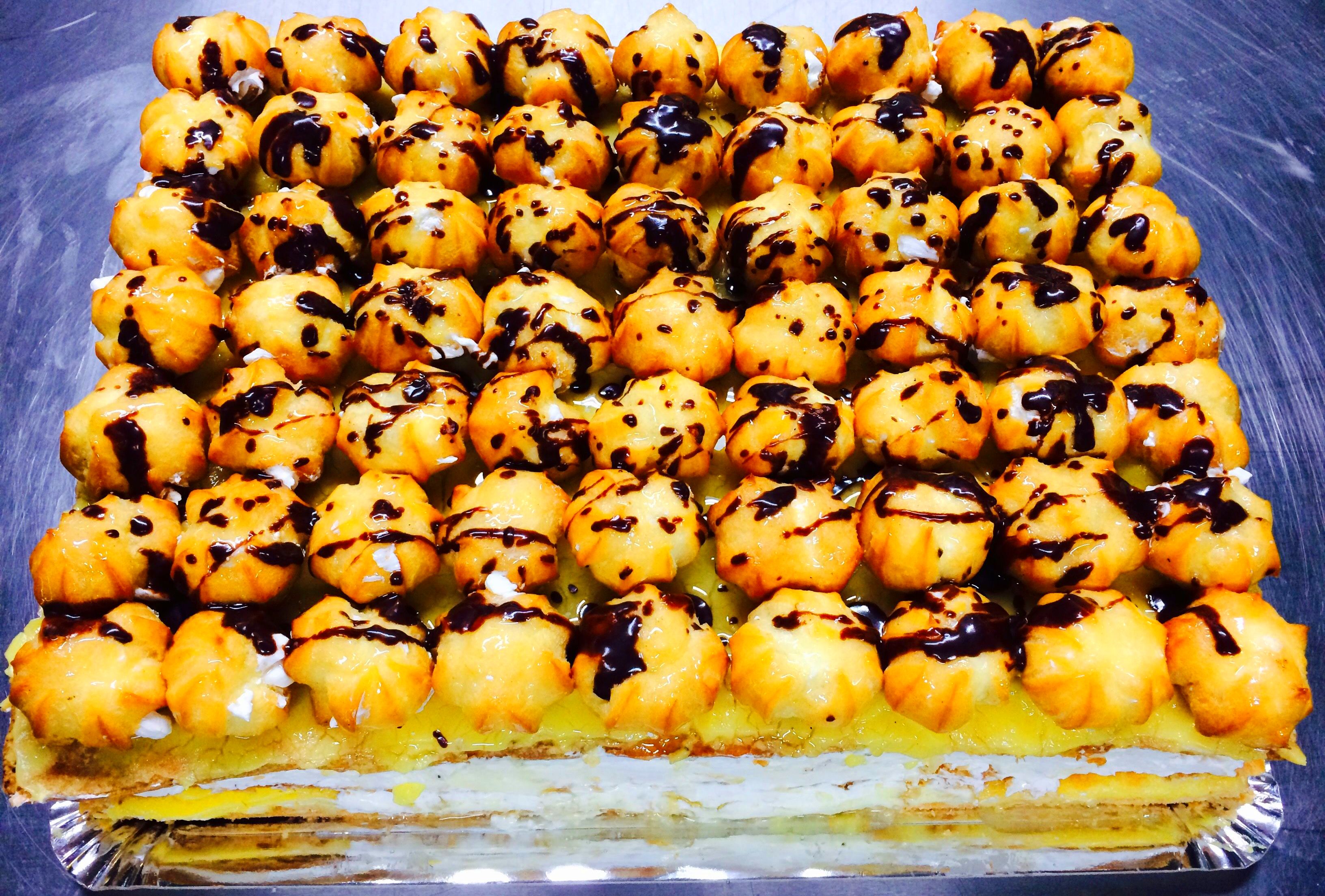 Tarta de profiteroles Tarta de profiteroles