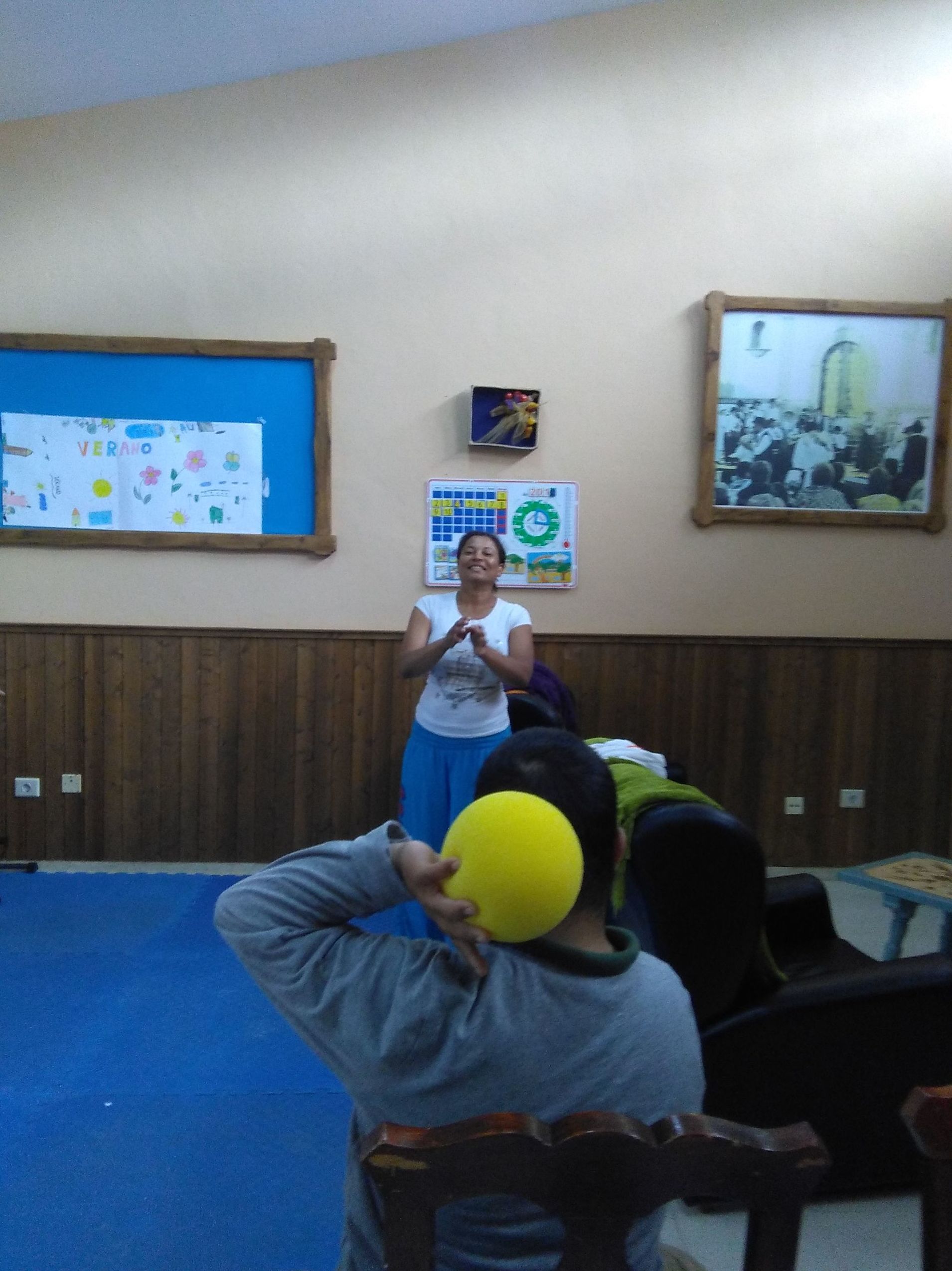Taller de estimulación y psicomotricidad en C.O. La Victoria: Proyectos y Servicios de Asociación Domitila Taller de estimulación y psicomotricidad en C.O. La Victoria: Proyectos y Servicios de Asociación Domitila