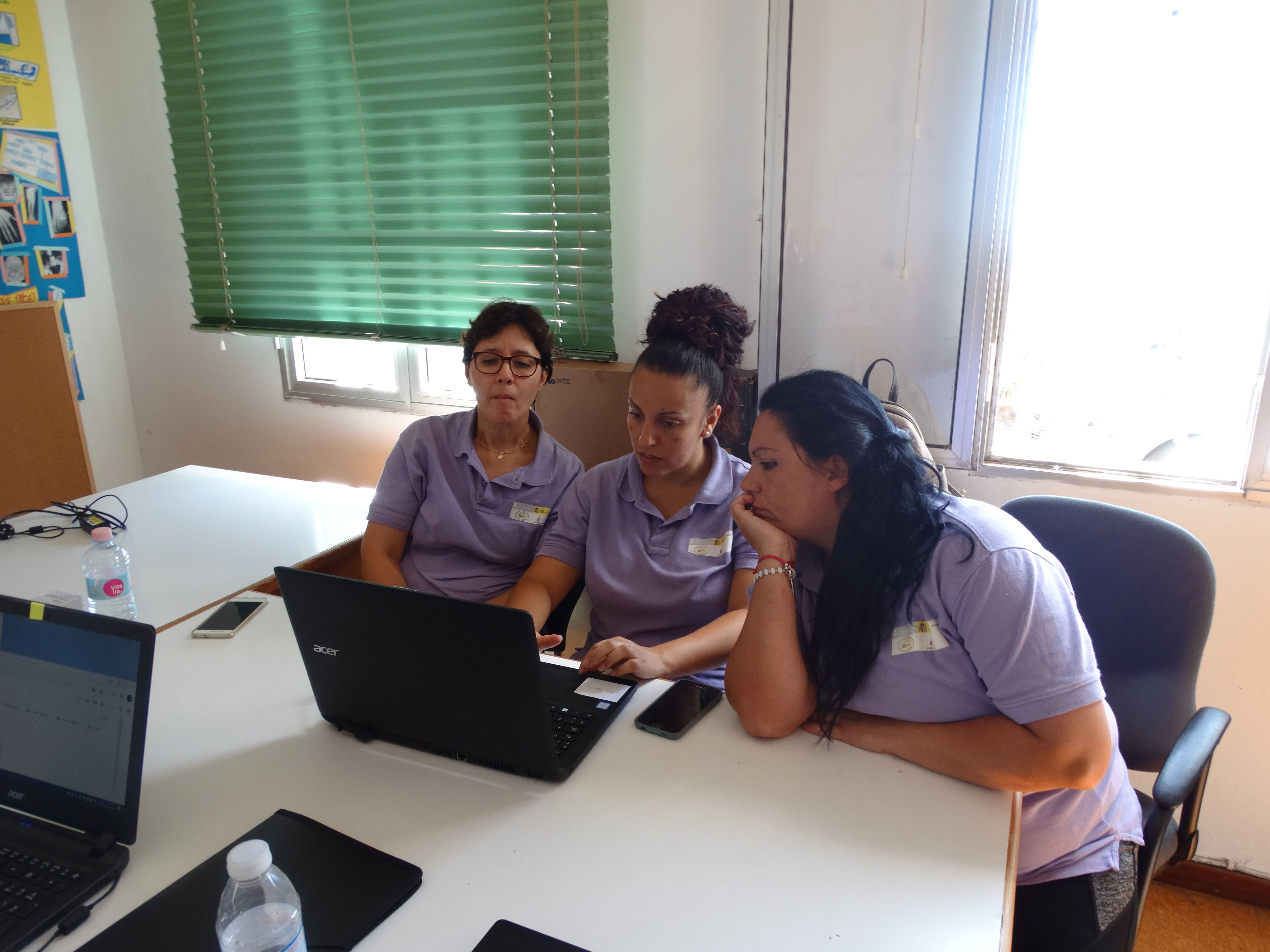 Intervención con familias de personas con discapacidad: Proyectos y Servicios de Asociación Domitila Intervención con familias de personas con discapacidad: Proyectos y Servicios de Asociación Domitila