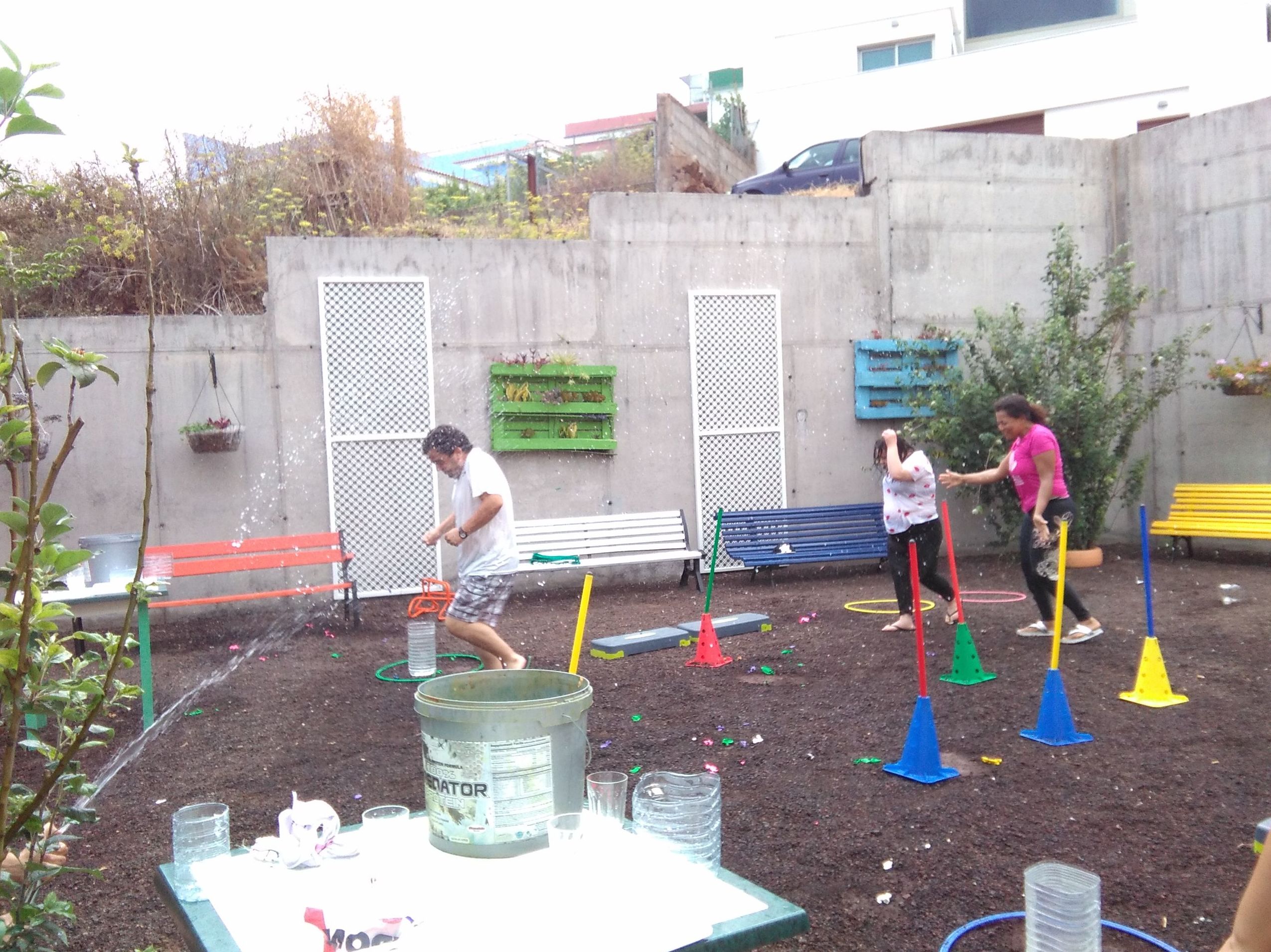 Taller de ocio a través de relevos: Proyectos y Servicios de Asociación Domitila Taller de ocio a través de relevos: Proyectos y Servicios de Asociación Domitila
