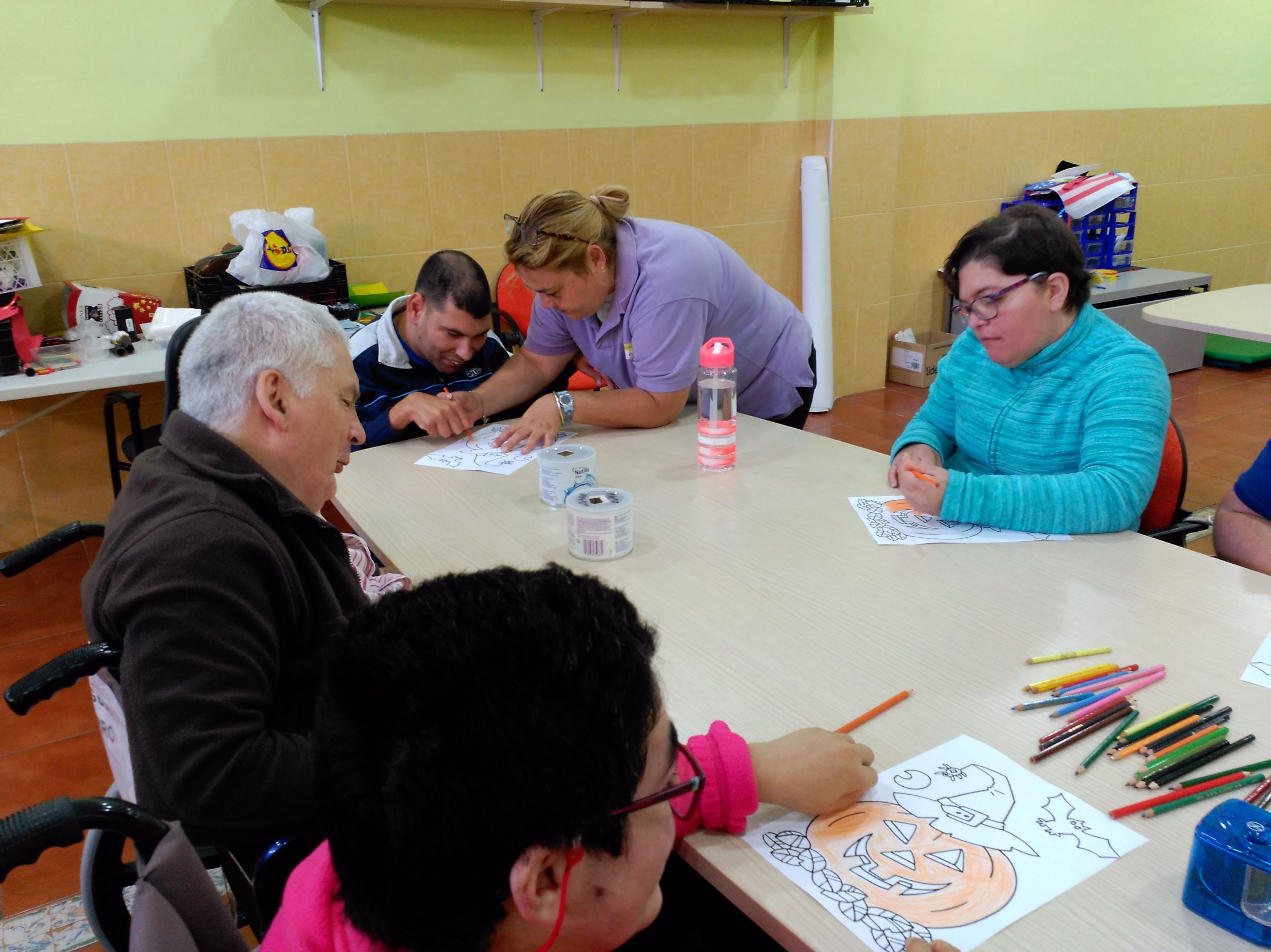 Halloween: Proyectos y Servicios de Asociación Domitila Halloween: Proyectos y Servicios de Asociación Domitila