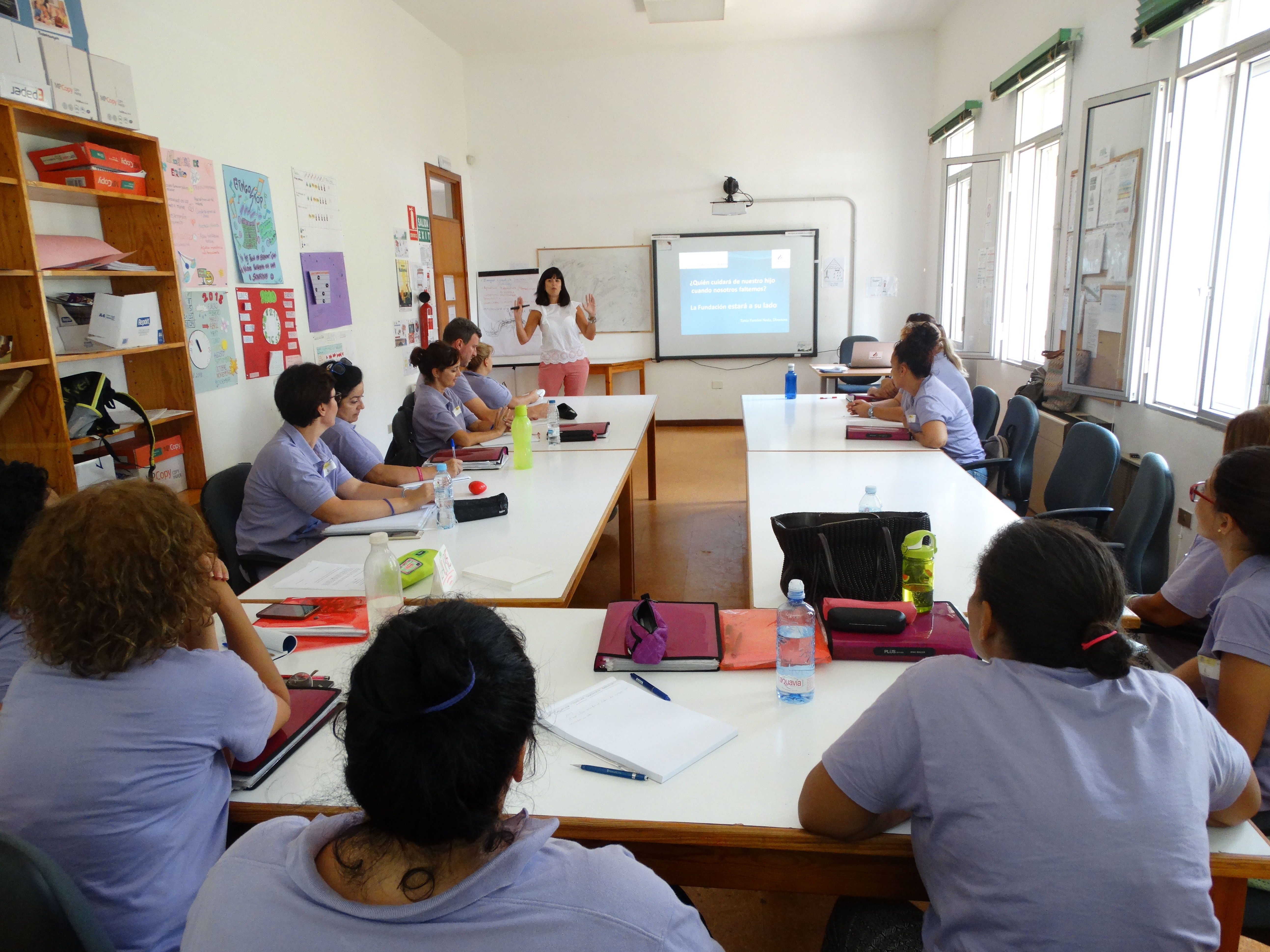 Charla Fundación Tutelar Sonsoles Soriano:: Proyectos y Servicios de Asociación Domitila Charla Fundación Tutelar Sonsoles Soriano:: Proyectos y Servicios de Asociación Domitila