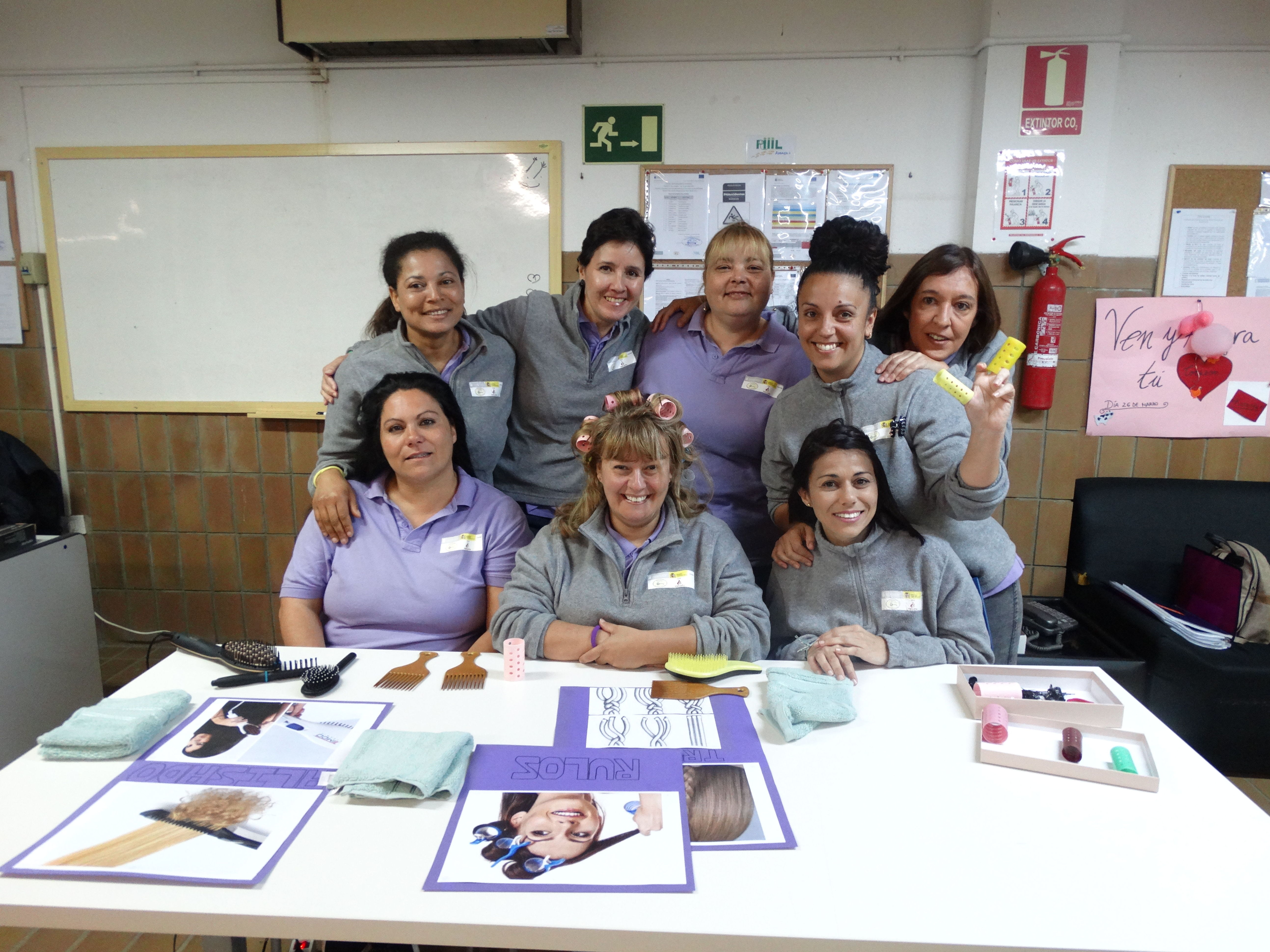 Taller de Peluquería.: Proyectos y Servicios de Asociación Domitila Taller de Peluquería.: Proyectos y Servicios de Asociación Domitila