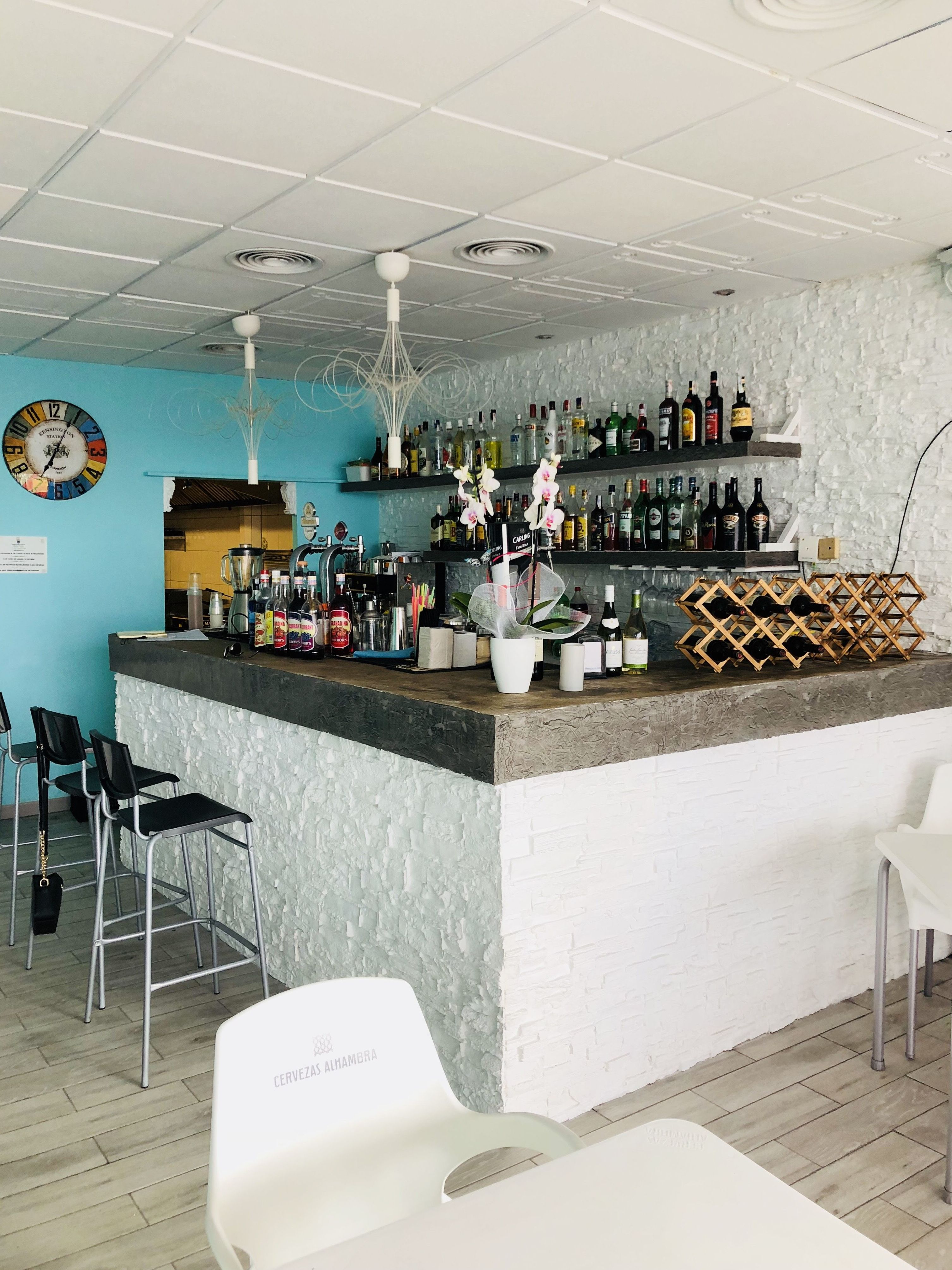 Traspaso pizzería italiana Puerto Colon Torviscas Bajo Costa Adeje: Compra y venta de inmuebles de Tenerife Investment Properties Traspaso pizzería italiana Puerto Colon Torviscas Bajo Costa Adeje: Compra y venta de inmuebles de Tenerife Investment Properties