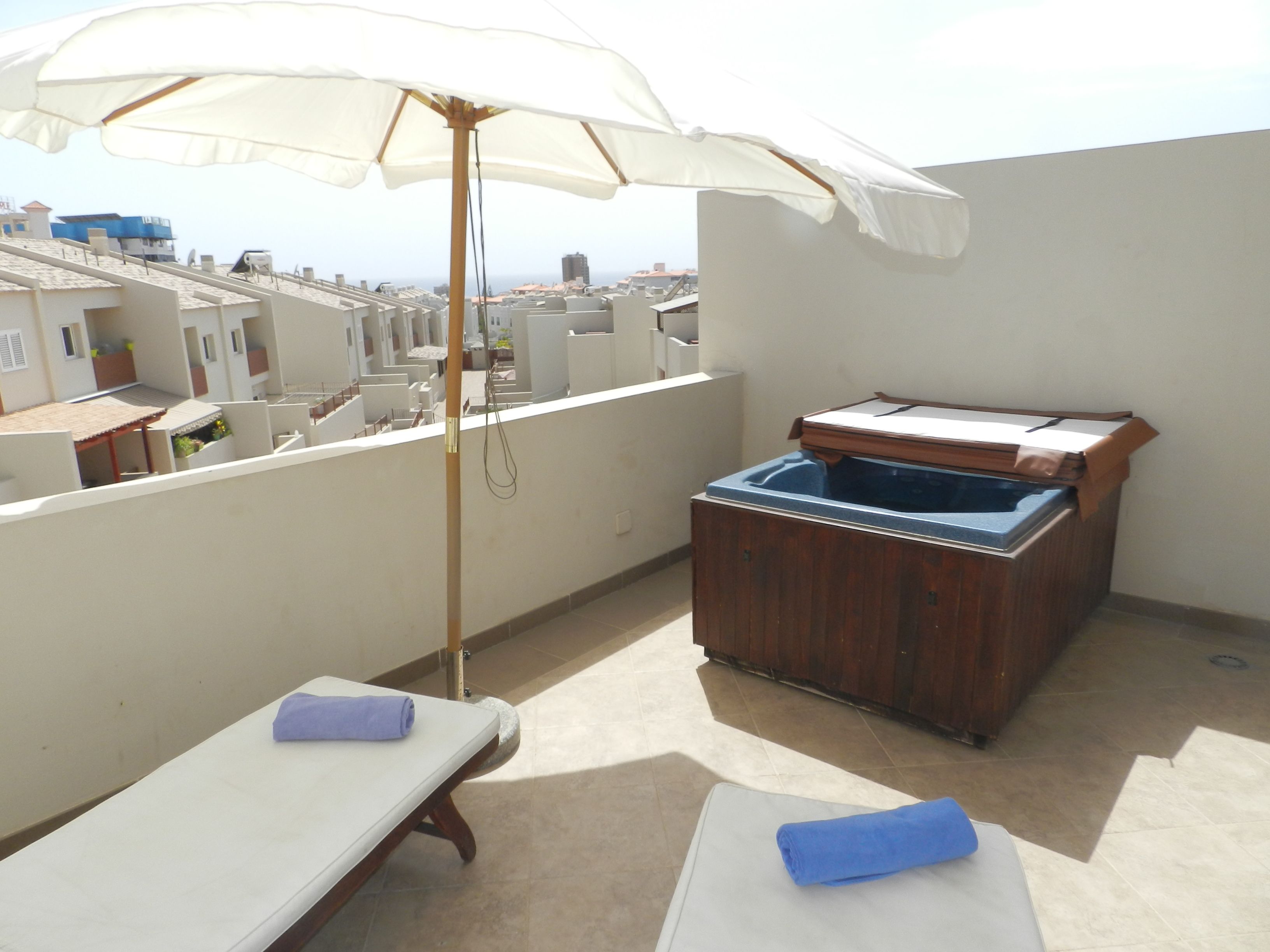 Adosado por venta en Los Corales en Los Cristianos: Compra y venta de inmuebles de Tenerife Investment Properties Adosado por venta en Los Corales en Los Cristianos: Compra y venta de inmuebles de Tenerife Investment Properties