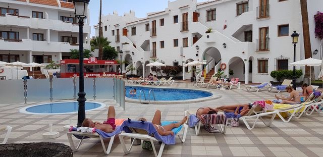 Ático Duplex de 1 Dormitorio - Beverly Hills Suites - Los Cristianos: Compra y venta de inmuebles de Tenerife Investment Properties Ático Duplex de 1 Dormitorio - Beverly Hills Suites - Los Cristianos: Compra y venta de inmuebles de Tenerife Investment Properties