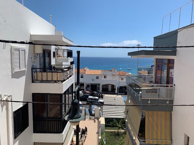Venta de piso de 2 dormitorios en Edificio Ceyla, Los Cristianos : Compra y venta de inmuebles de Tenerife Investment Properties Venta de piso de 2 dormitorios en Edificio Ceyla, Los Cristianos : Compra y venta de inmuebles de Tenerife Investment Properties
