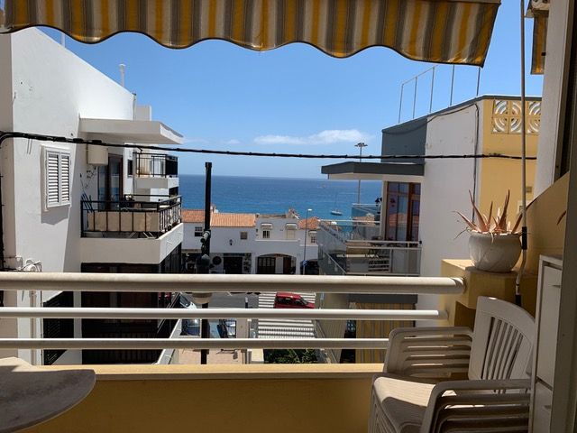 Venta de piso de 2 dormitorios en Edificio Ceyla, Los Cristianos : Compra y venta de inmuebles de Tenerife Investment Properties Venta de piso de 2 dormitorios en Edificio Ceyla, Los Cristianos : Compra y venta de inmuebles de Tenerife Investment Properties