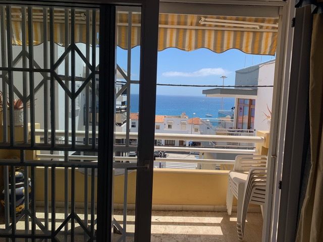 Venta de piso de 2 dormitorios en Edificio Ceyla, Los Cristianos : Compra y venta de inmuebles de Tenerife Investment Properties Venta de piso de 2 dormitorios en Edificio Ceyla, Los Cristianos : Compra y venta de inmuebles de Tenerife Investment Properties