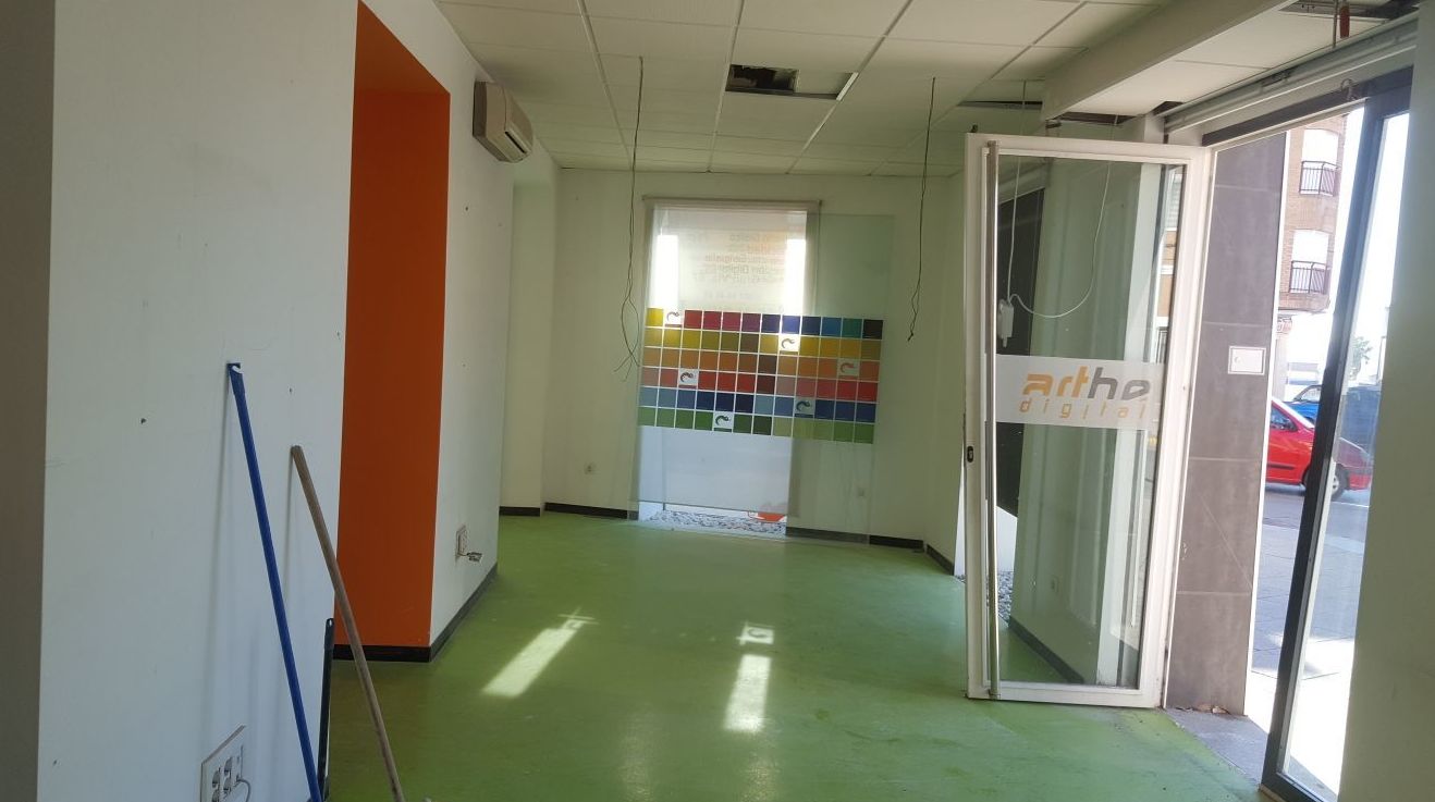 Local en alquiler, Hellin 800€: Compra y alquiler de Servicasa Servicios Inmobiliarios Local en alquiler, Hellin 800€: Compra y alquiler de Servicasa Servicios Inmobiliarios