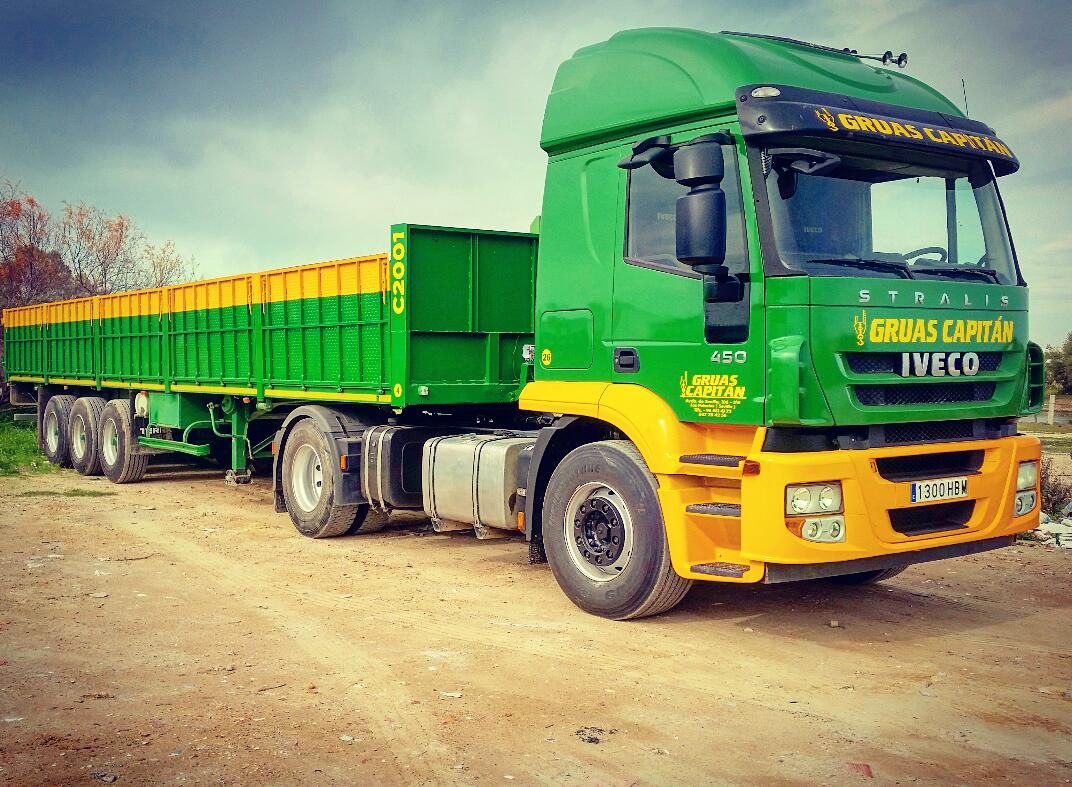 Trailers, bateas y góndolas: Servicios de GRÚAS CAPITÁN Trailers, bateas y góndolas: Servicios de GRÚAS CAPITÁN