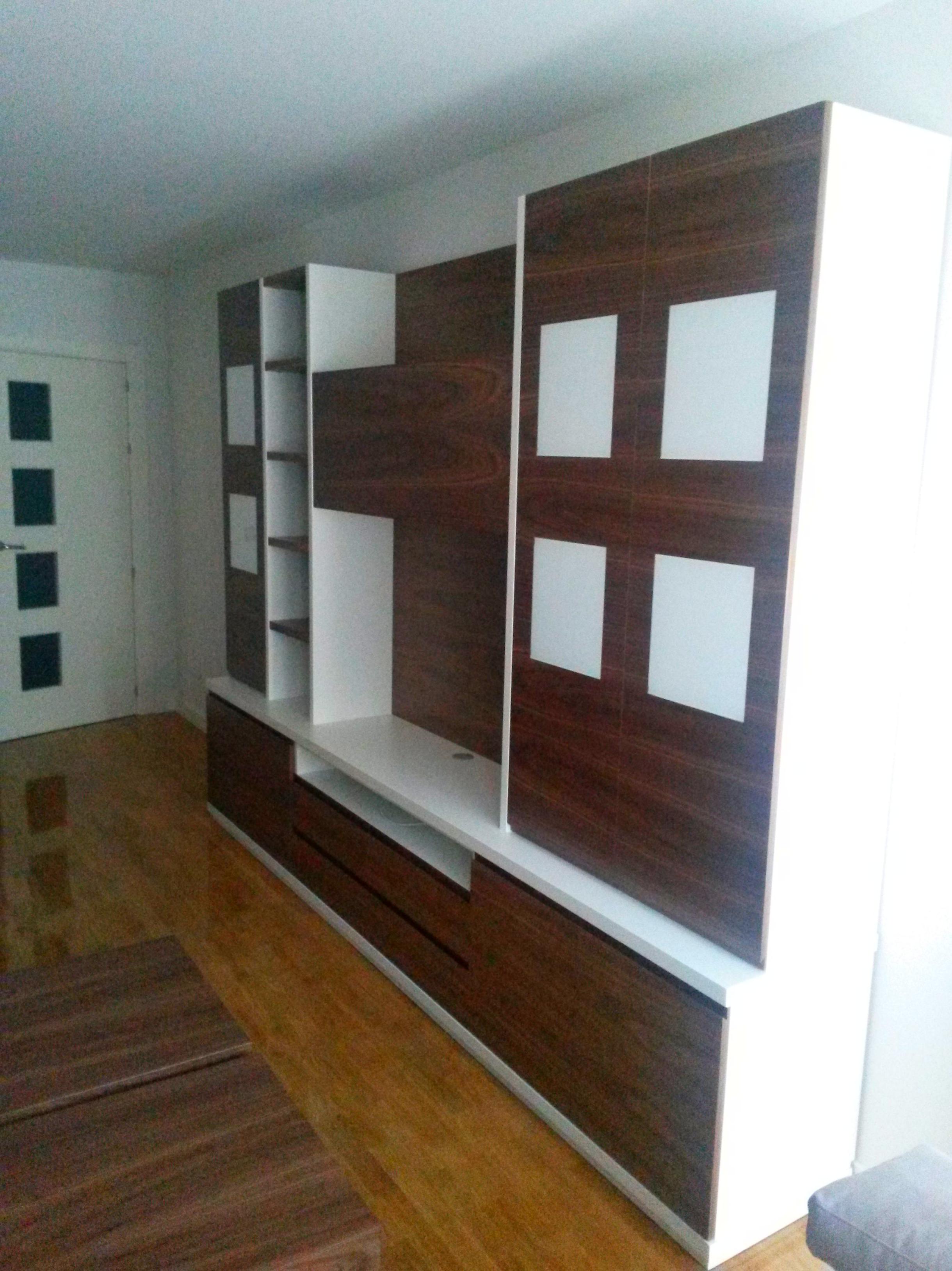 Mueble de salon en Nogal y Lacado Blanco Mueble de salon en Nogal y Lacado Blanco