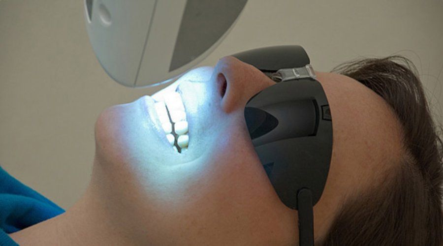 Blanqueamientos dentales: NUESTROS TRATAMIENTOS de Clínica Dental Annie Duran }}
