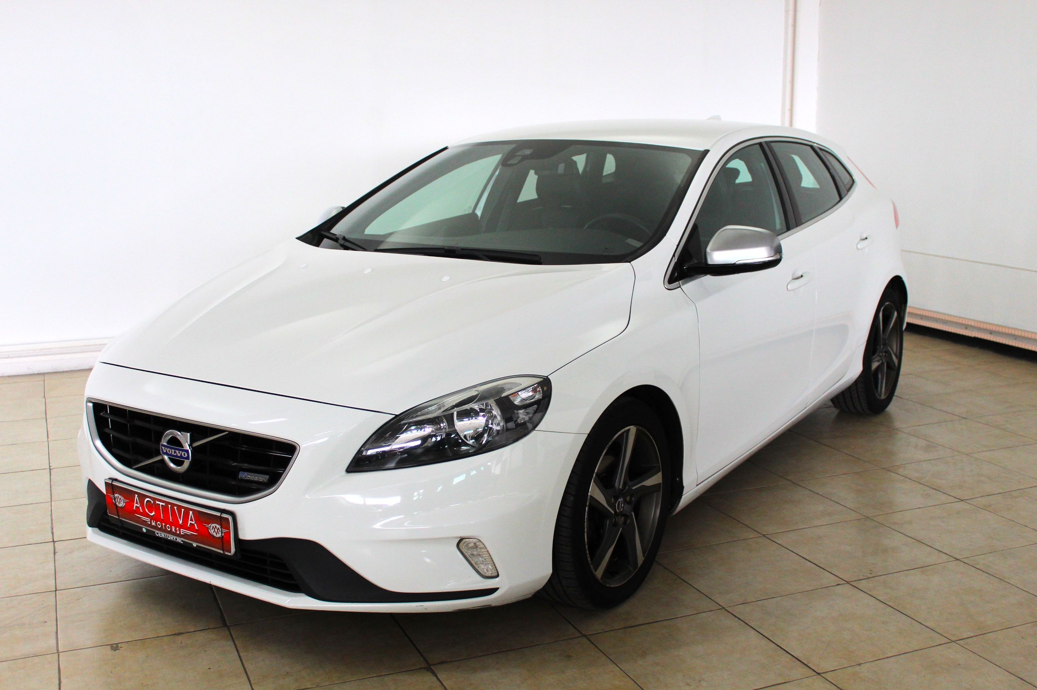 VOLVO V40 1.6 D2 RDesign Momentum 5p.: Nuestros Vehículos de Activa Motors VOLVO V40 1.6 D2 RDesign Momentum 5p.: Nuestros Vehículos de Activa Motors