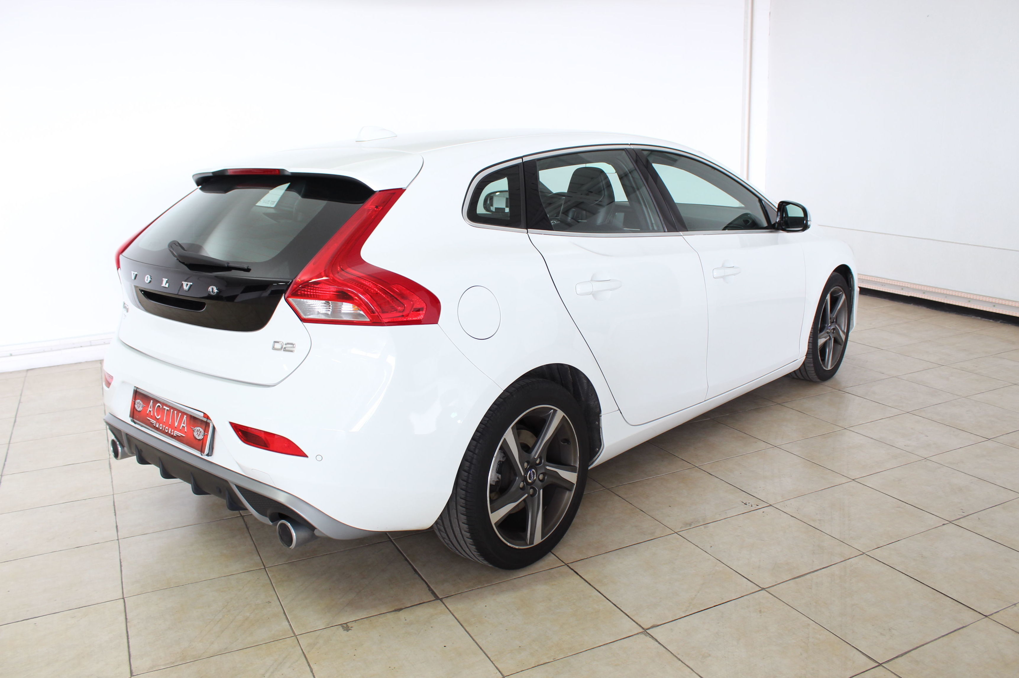VOLVO V40 1.6 D2 RDesign Momentum 5p.: Nuestros Vehículos de Activa Motors VOLVO V40 1.6 D2 RDesign Momentum 5p.: Nuestros Vehículos de Activa Motors