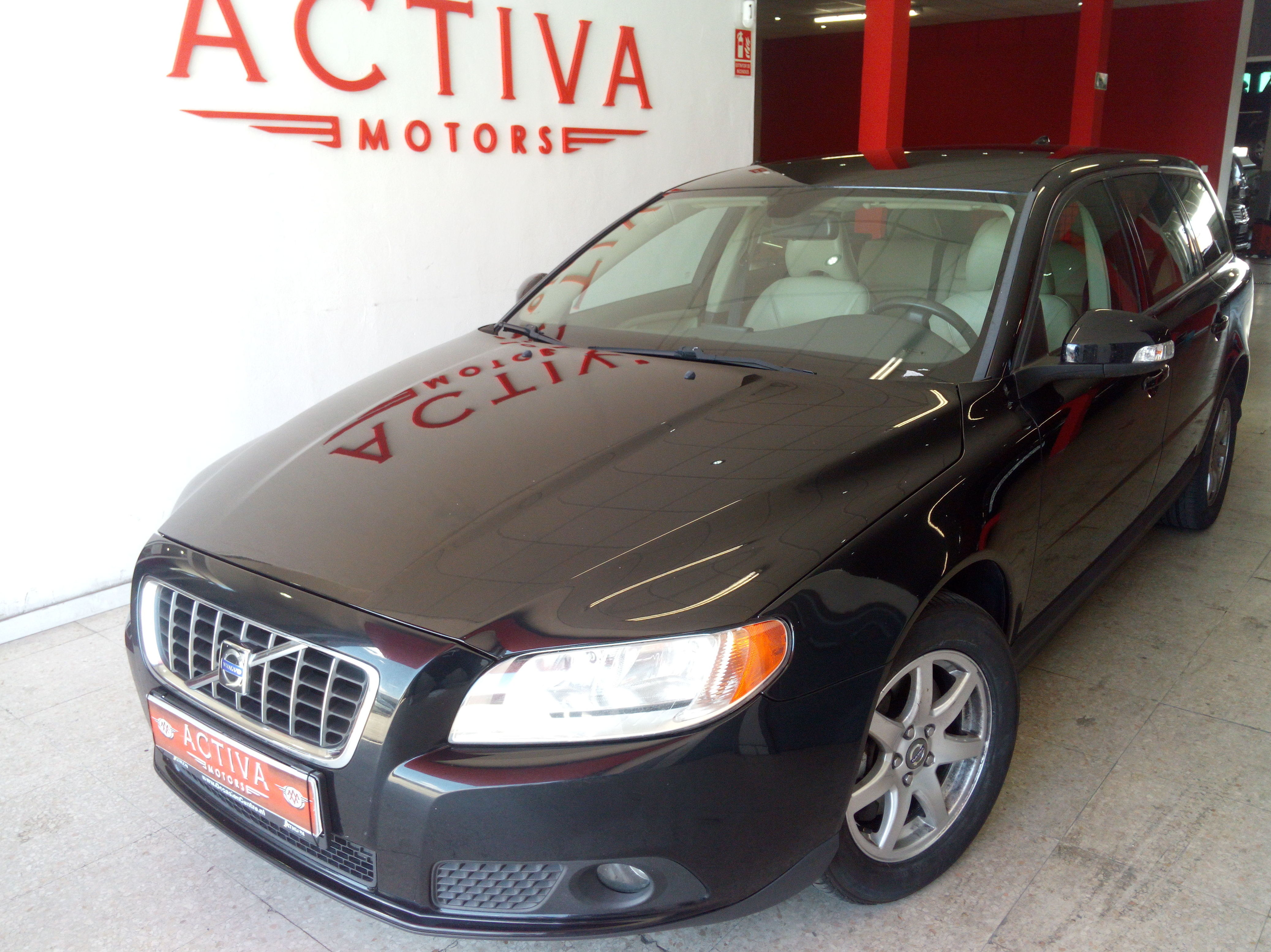 VOLVO V70 D5 Momentum 5p.: Nuestros Vehículos de Activa Motors VOLVO V70 D5 Momentum 5p.: Nuestros Vehículos de Activa Motors