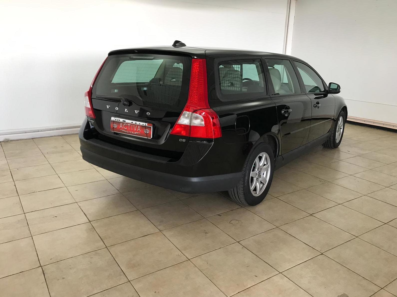 VOLVO V70 D5 Momentum 5p.: Nuestros Vehículos de Activa Motors VOLVO V70 D5 Momentum 5p.: Nuestros Vehículos de Activa Motors