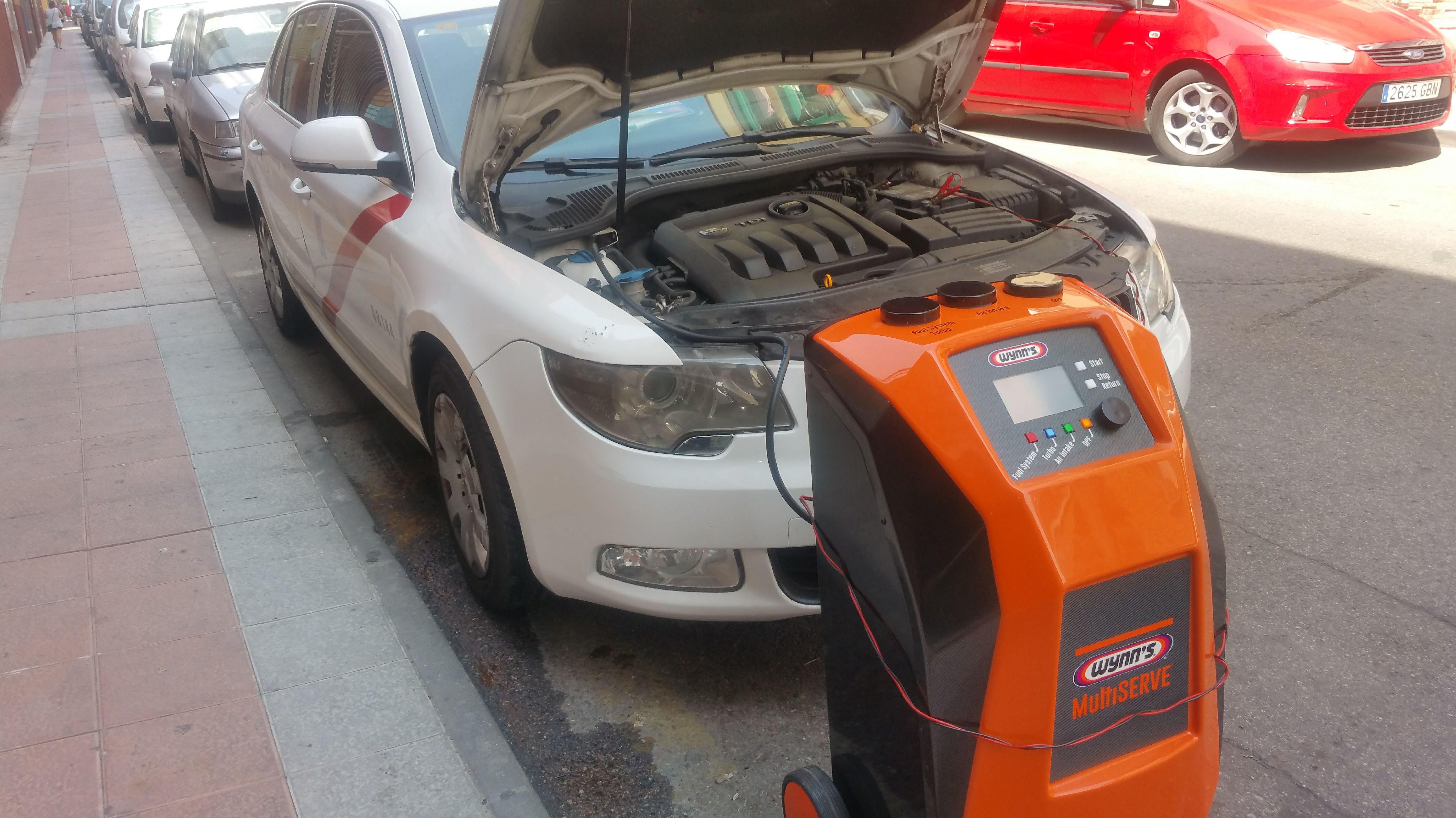 Limpiezas de inyección: Servicios de Talleres LGA Limpiezas de inyección: Servicios de Talleres LGA