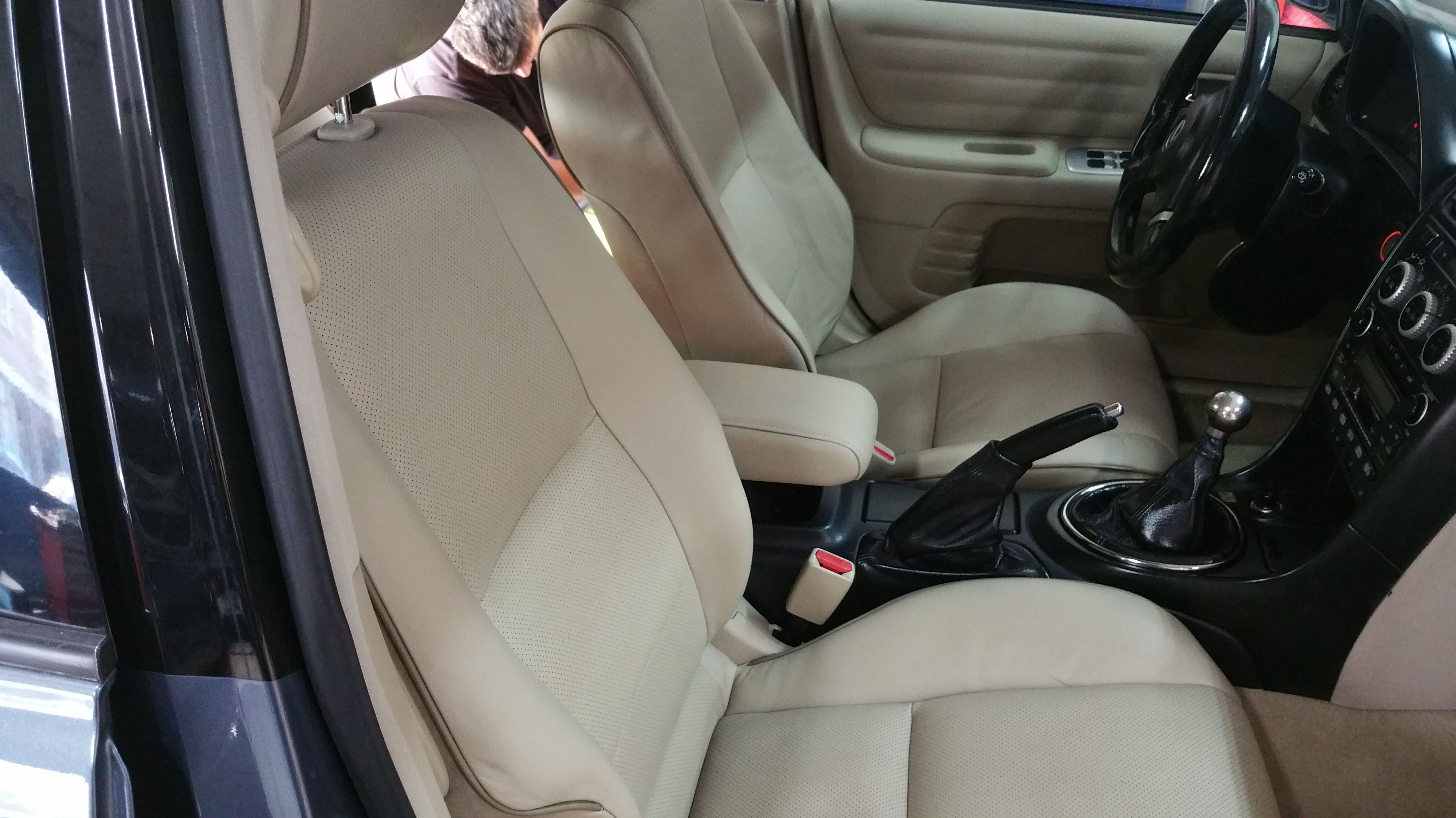Limpieza de tapicería de coches: Servicios de Talleres LGA Limpieza de tapicería de coches: Servicios de Talleres LGA