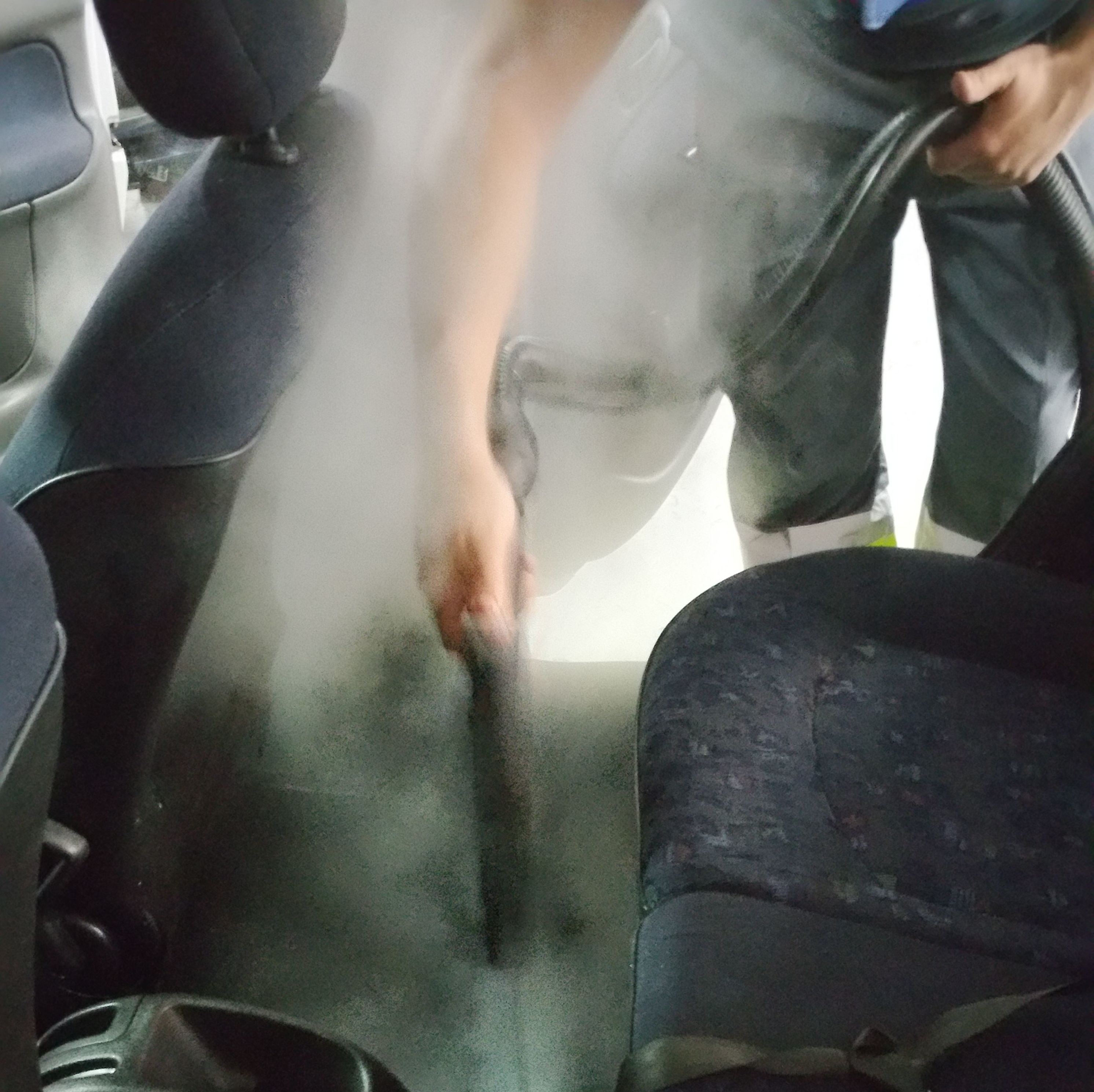 Limpieza de vómitos y manchas difíciles en tapicería ( vapor ): Servicios de Talleres LGA Limpieza de vómitos y manchas difíciles en tapicería ( vapor ): Servicios de Talleres LGA
