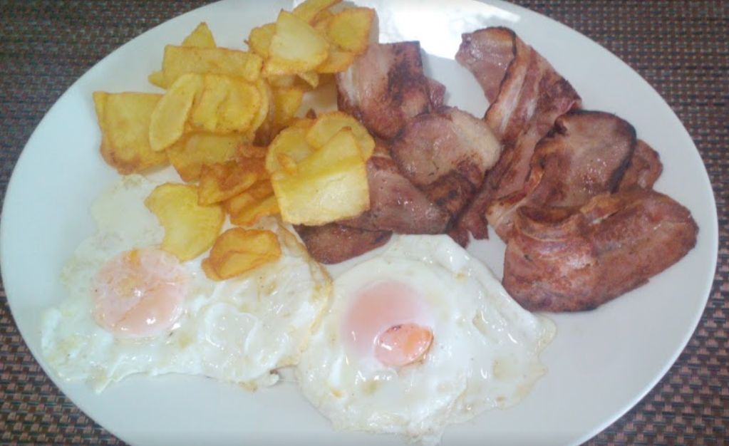 Huevos fritos y tortillas: Nuestra carta de Restaurante Casa García's Huevos fritos y tortillas: Nuestra carta de Restaurante Casa García's