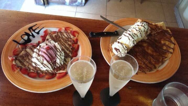 Crepes especiales dulces con fruta: Carta of Crepería La Bohême Crepes especiales dulces con fruta: Carta of Crepería La Bohême