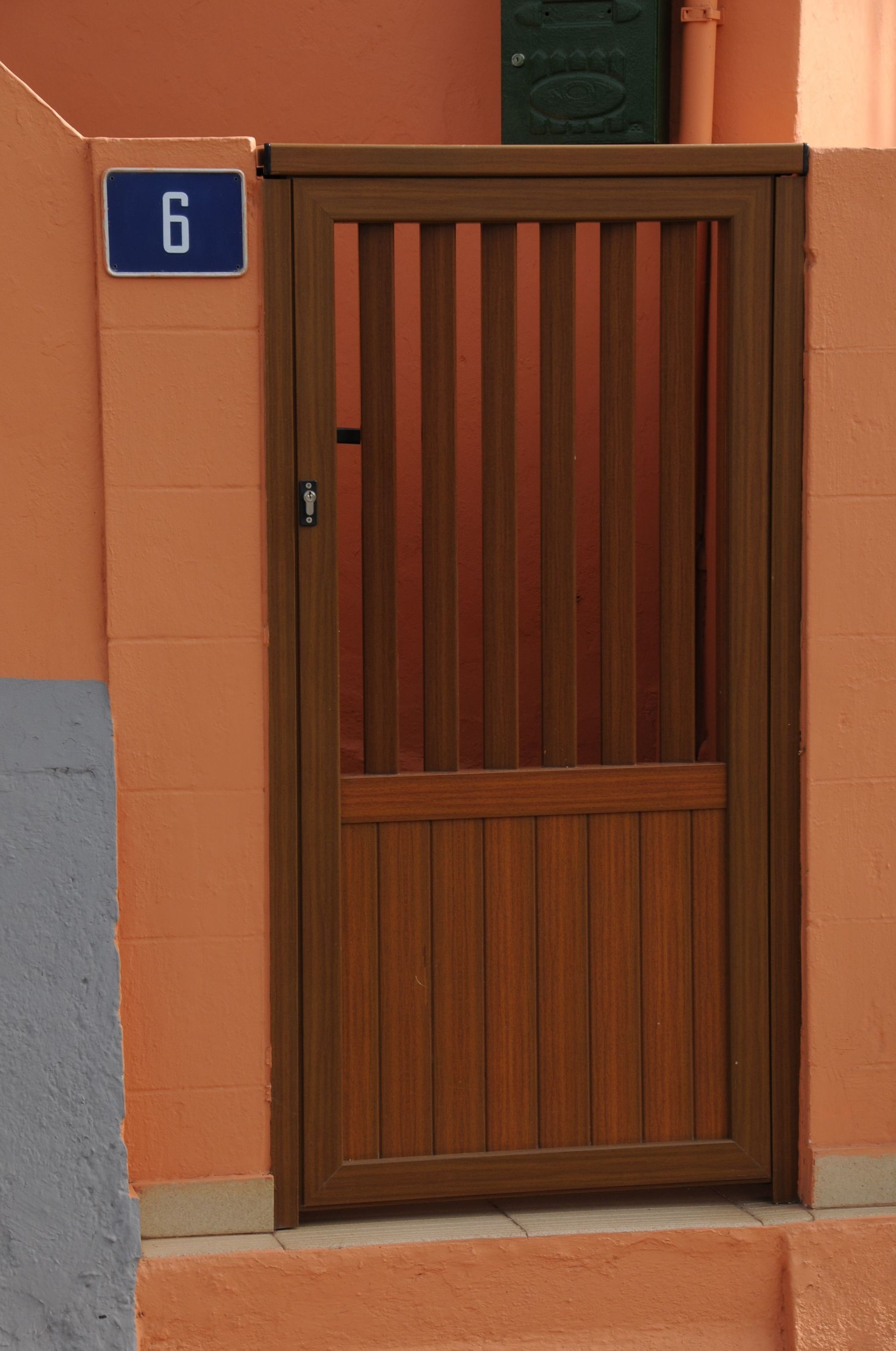 Puertas peatonales: ALUMINIO - PVC de ALUMINIOS CARPAL Puertas peatonales: ALUMINIO - PVC de ALUMINIOS CARPAL