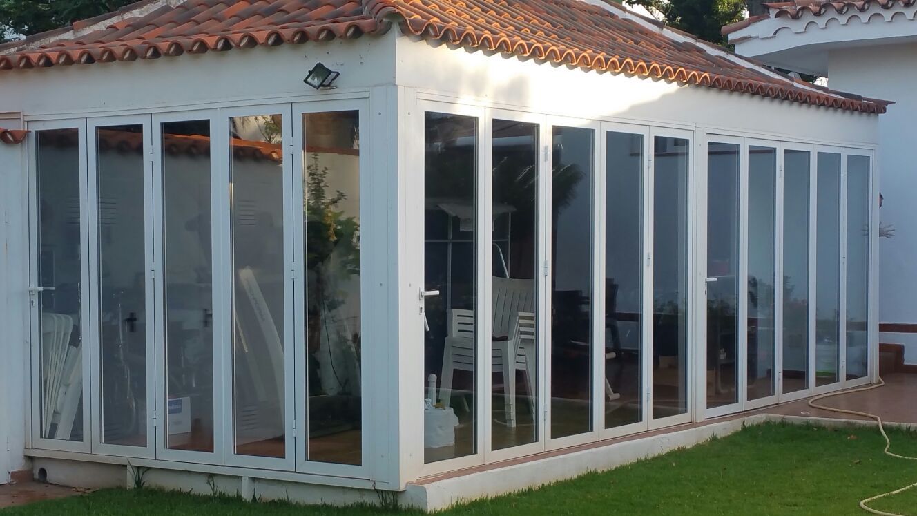 Cerramiento plegable en aluminio: ALUMINIO - PVC de ALUMINIOS CARPAL Cerramiento plegable en aluminio: ALUMINIO - PVC de ALUMINIOS CARPAL