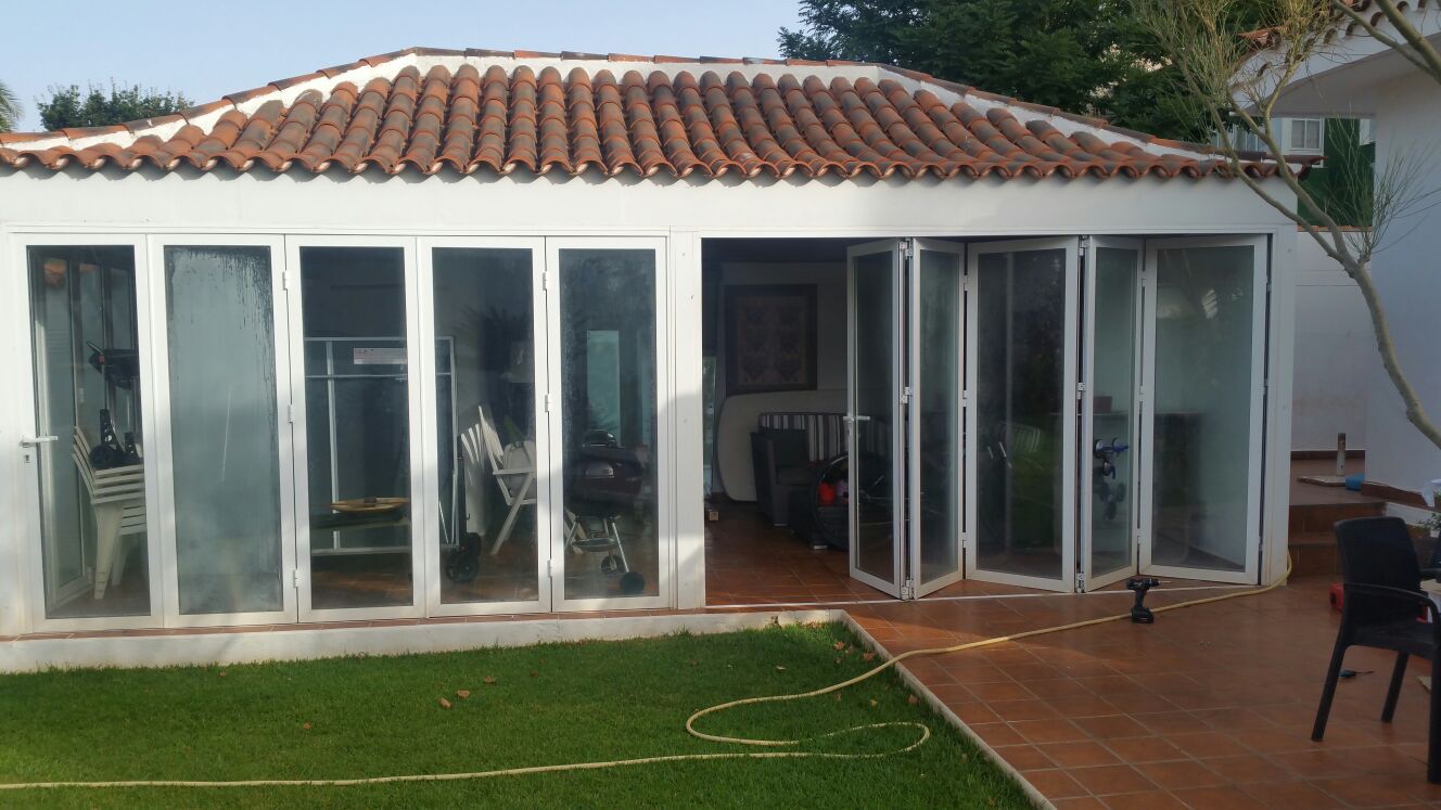 Cerramiento plegable en aluminio: ALUMINIO - PVC de ALUMINIOS CARPAL Cerramiento plegable en aluminio: ALUMINIO - PVC de ALUMINIOS CARPAL