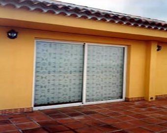 Puertas peatonales: ALUMINIO - PVC de ALUMINIOS CARPAL Puertas peatonales: ALUMINIO - PVC de ALUMINIOS CARPAL
