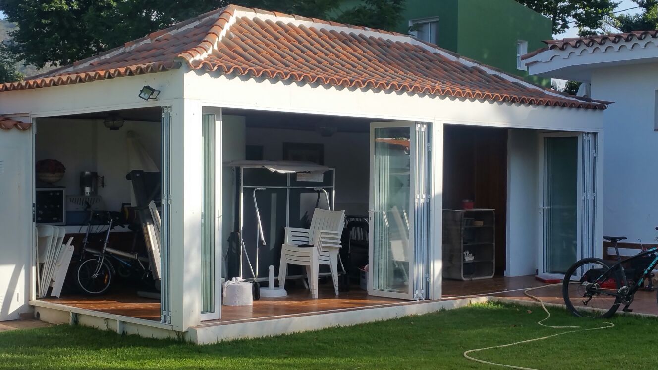 Cerramiento plegable en aluminio: ALUMINIO - PVC de ALUMINIOS CARPAL Cerramiento plegable en aluminio: ALUMINIO - PVC de ALUMINIOS CARPAL