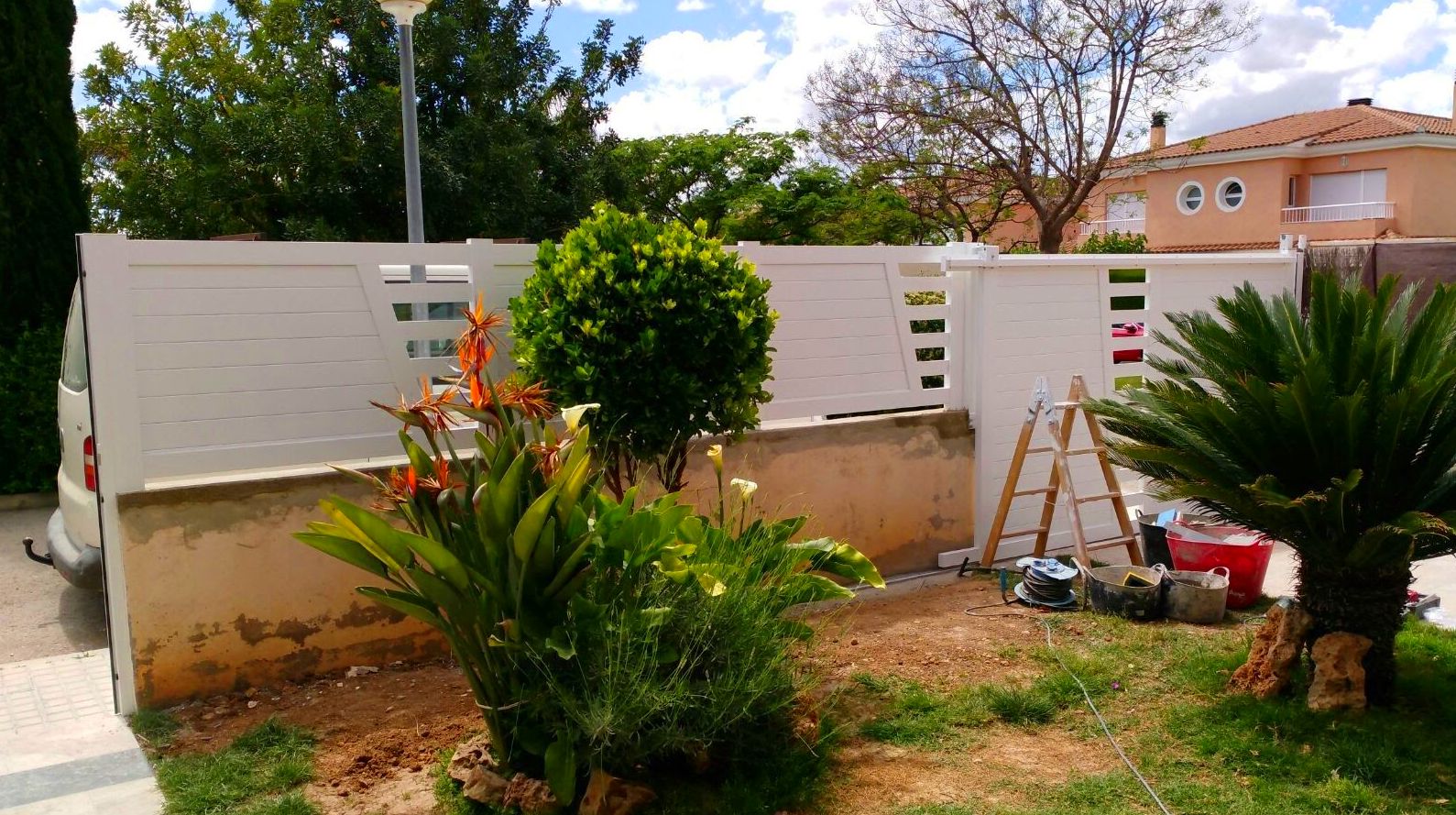 Puertas y Valla de Parcela de Alumino Blanco8 FAREM AGMA Puertas y Valla de Parcela de Alumino Blanco8 FAREM AGMA