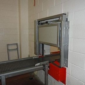 Puerta guillotina cortafuegos en cinta transportadora discontinua